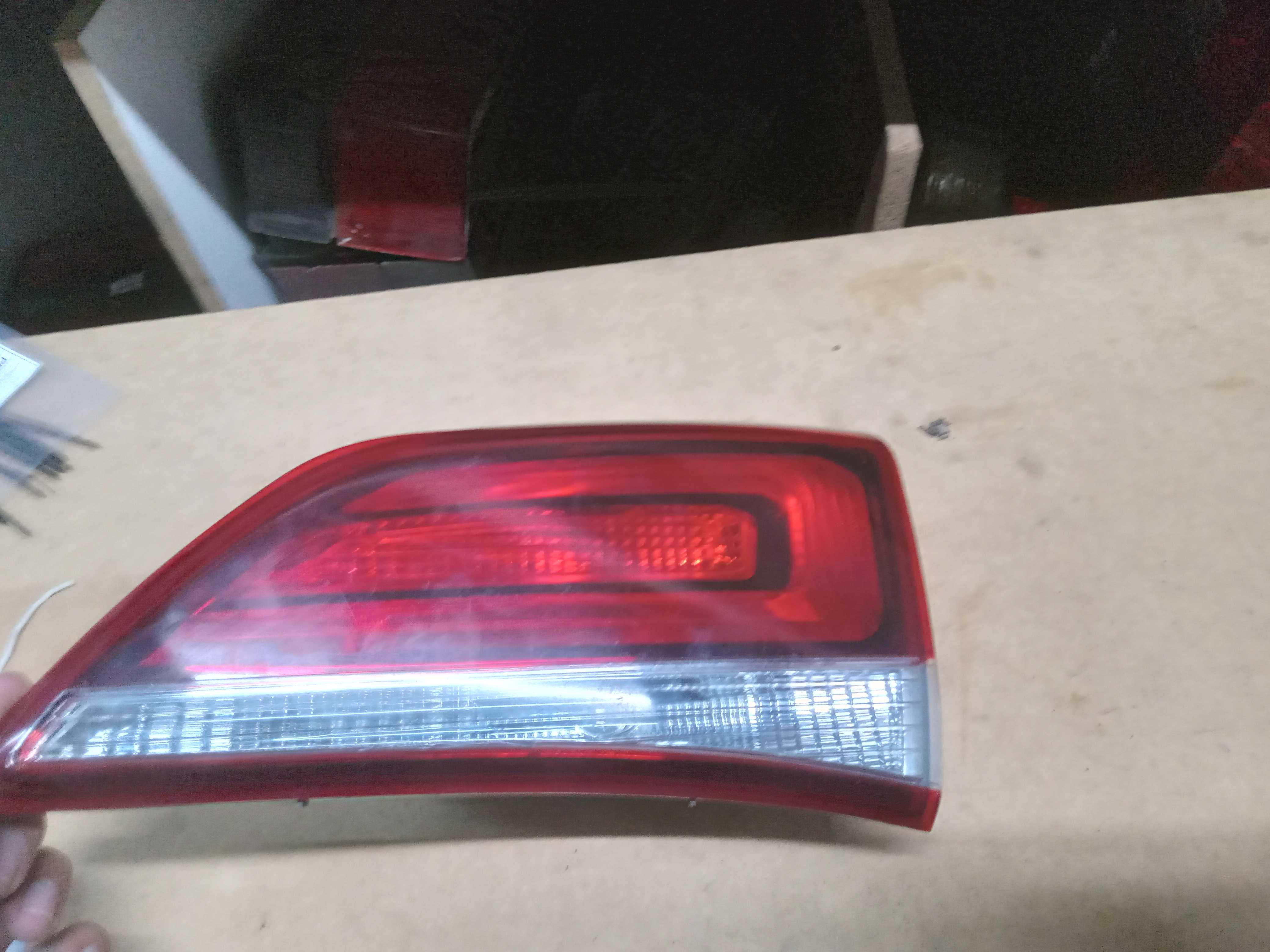 LANTERNA TRASEIRA PORTA MALAS ESQ HYUNDAI HB20 HATCH 2016 4