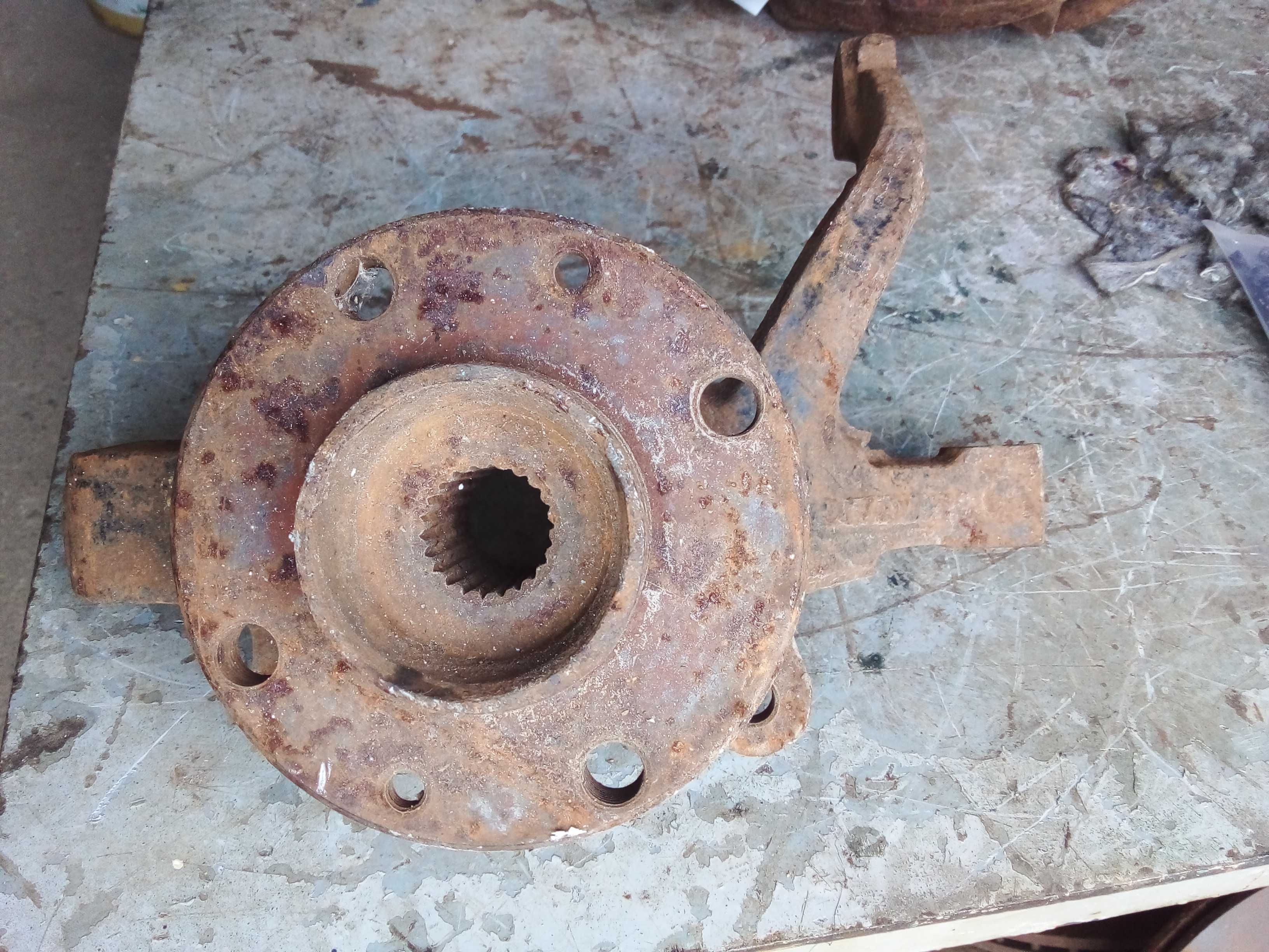 Cubo montante dianteiro direito Fiat Uno 2