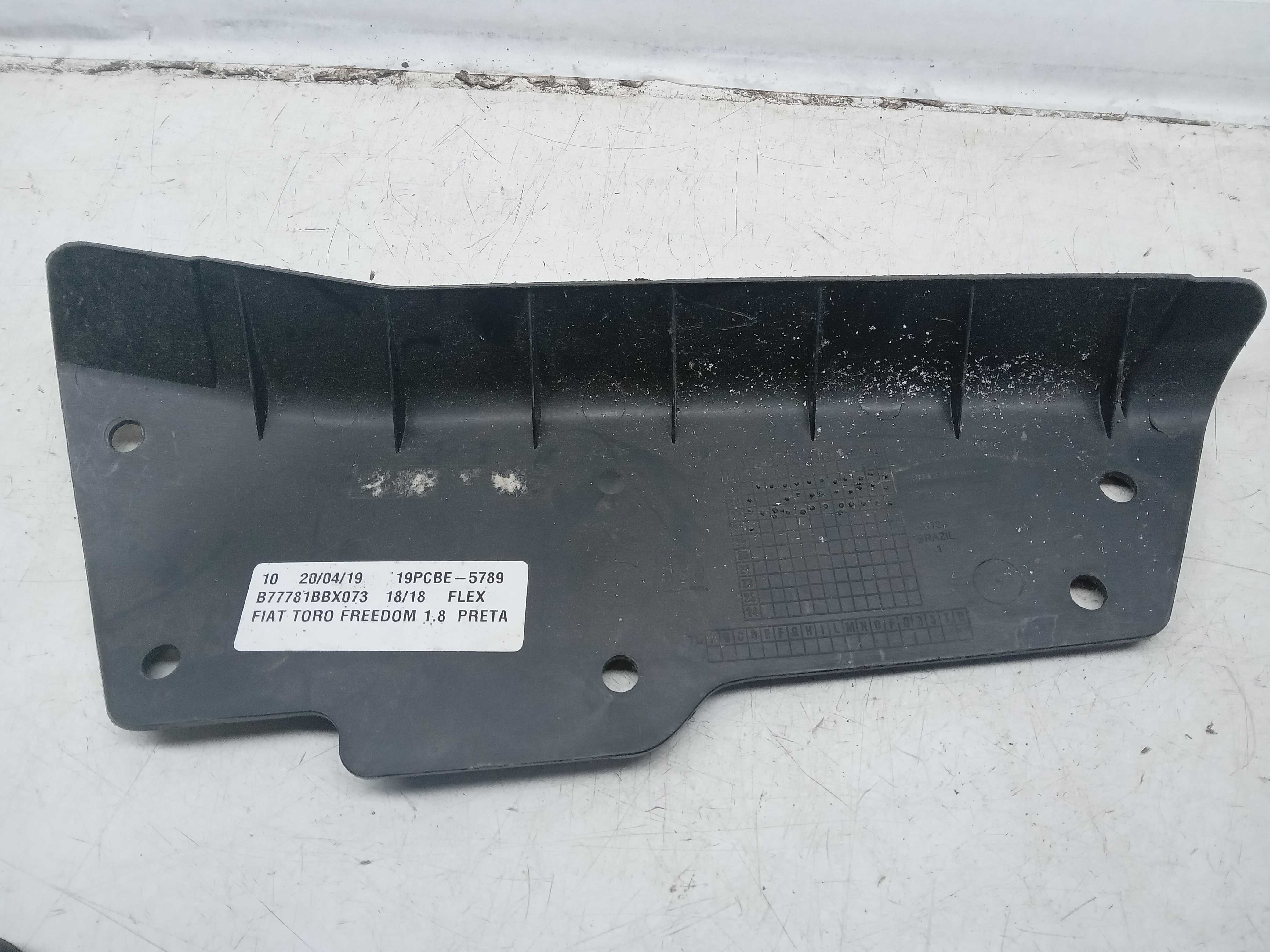 ACABAMENTO MULDURA INTERNA COFRE FIAT TORO 1
