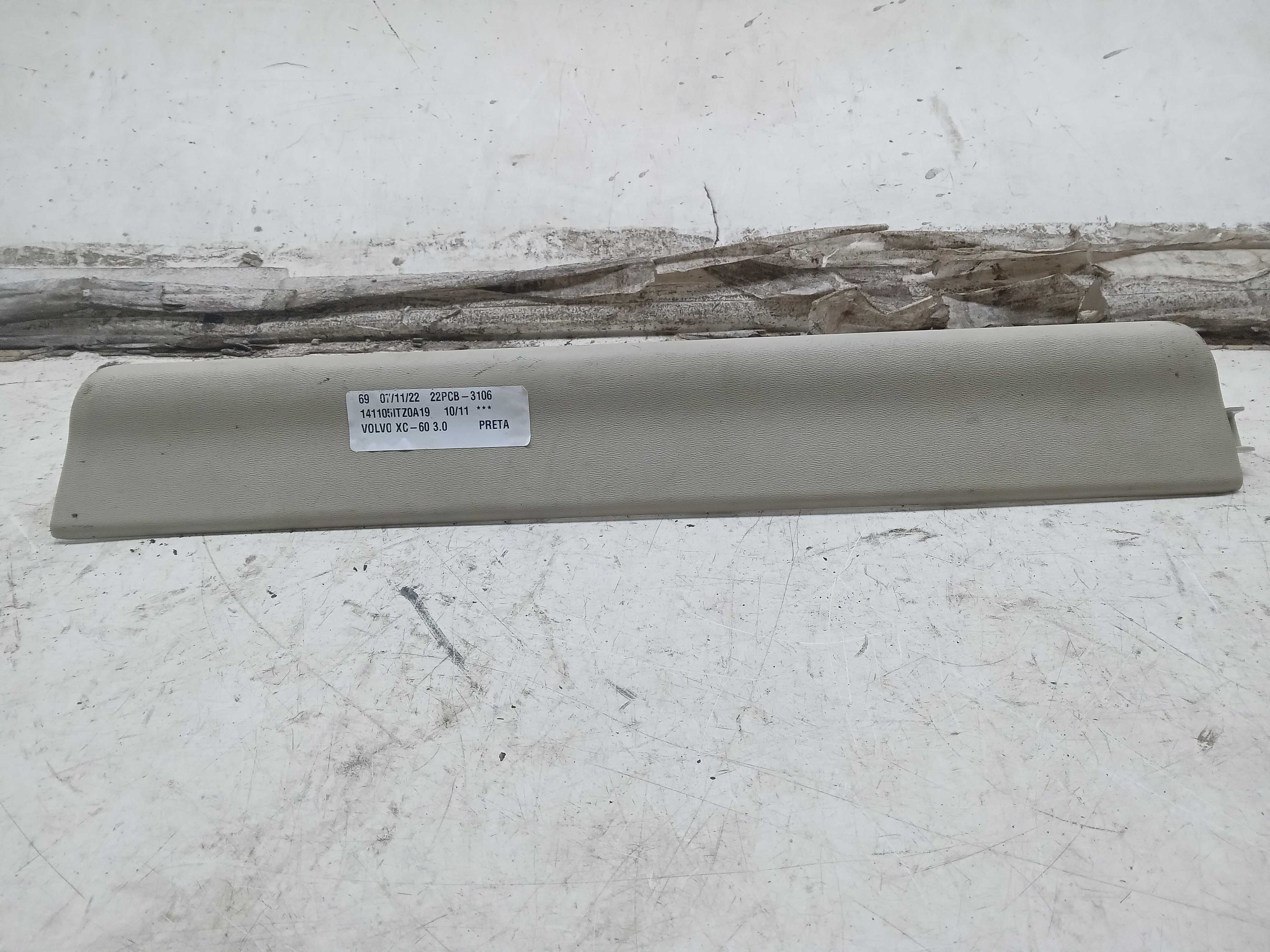 MOLDURA ACABAMENTO SOLEIRA DIANTEIRA LD VOLVO 2010