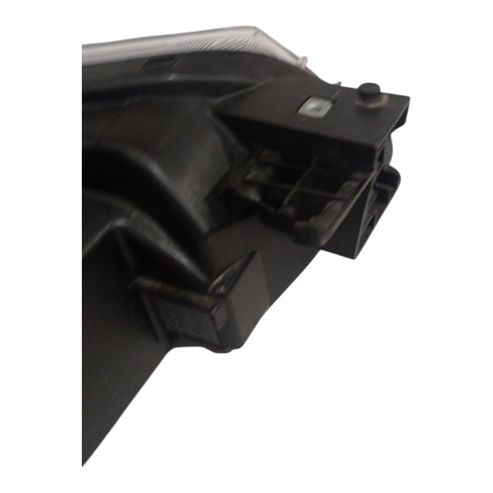 Farol Esquerdo Gm Tracker 2021 A 2024 Com Led Com Detalhe 7