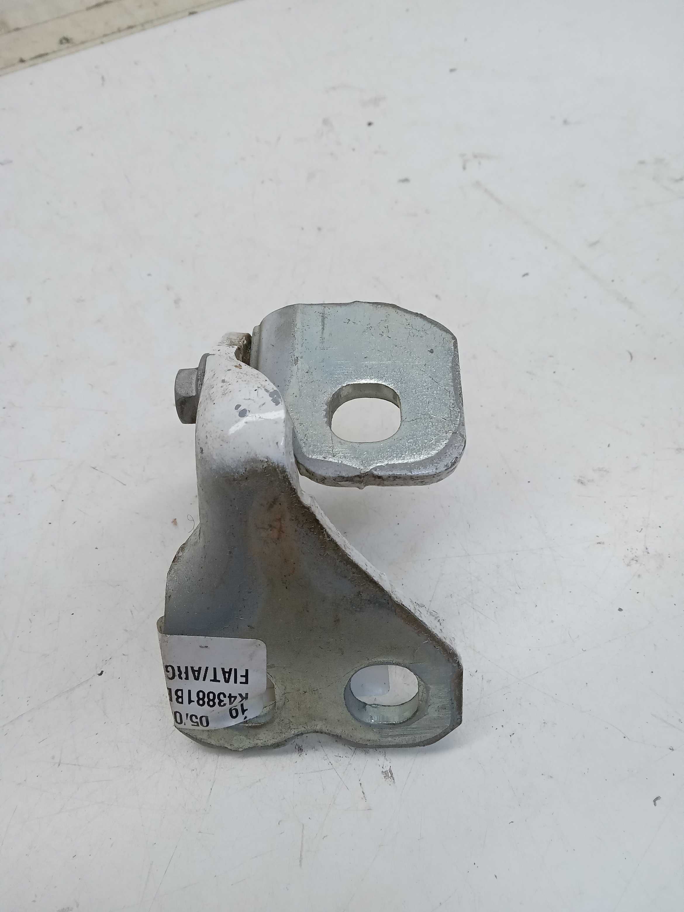 DOBRADIÇA SUPERIOR PORTA DIANTEIRA FIAT ARGO 2020 2
