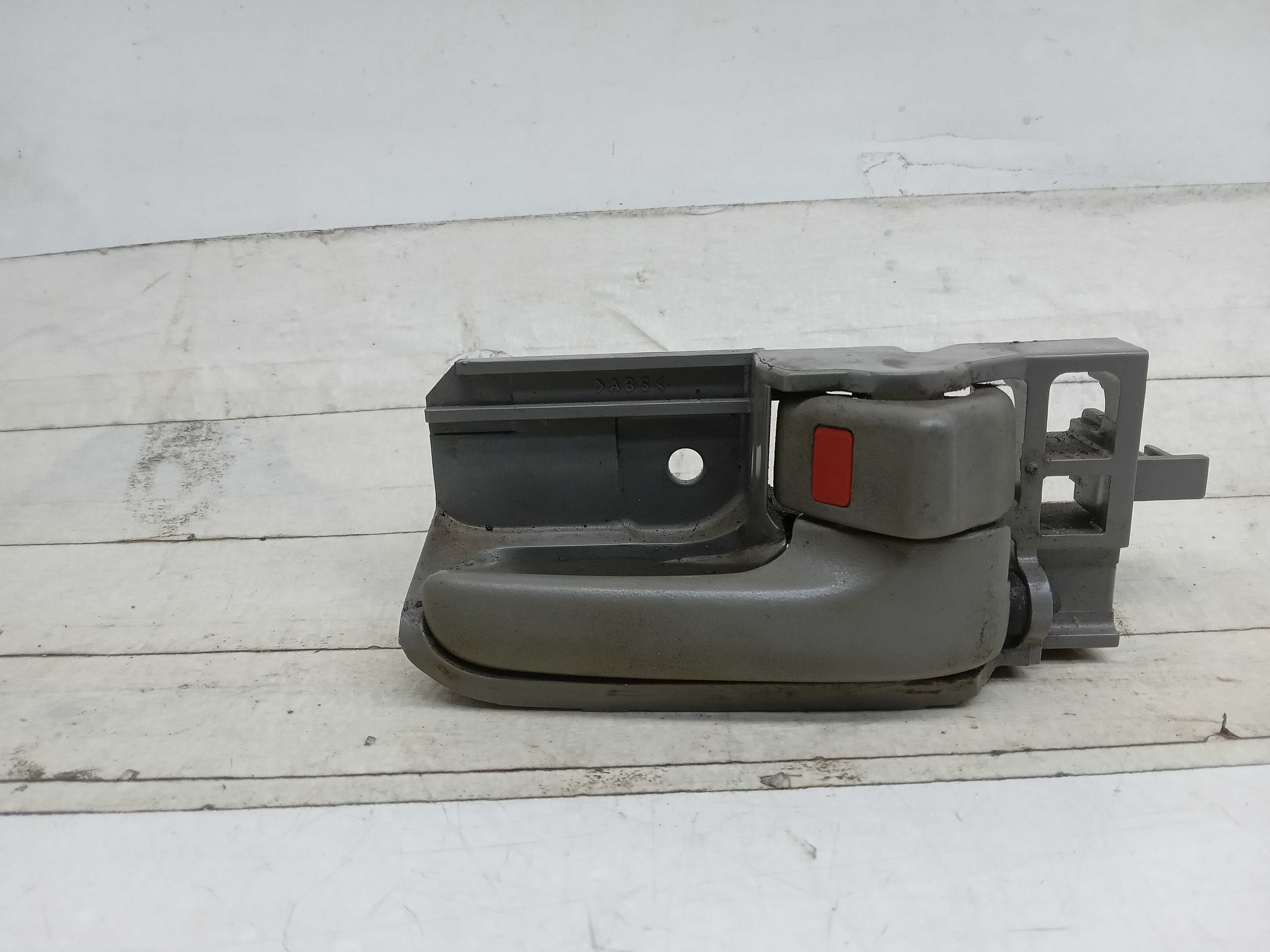 MAÇANETA INTERNA PORTA TRASEIRA LD TOYOTA COROLLA 2005 1