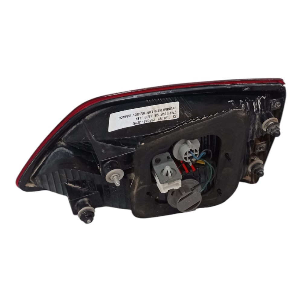 Lanterna Tampa Traseira Esquerda Hb20 Hatch 2013 A 2019  Esquerdo/motorista 4