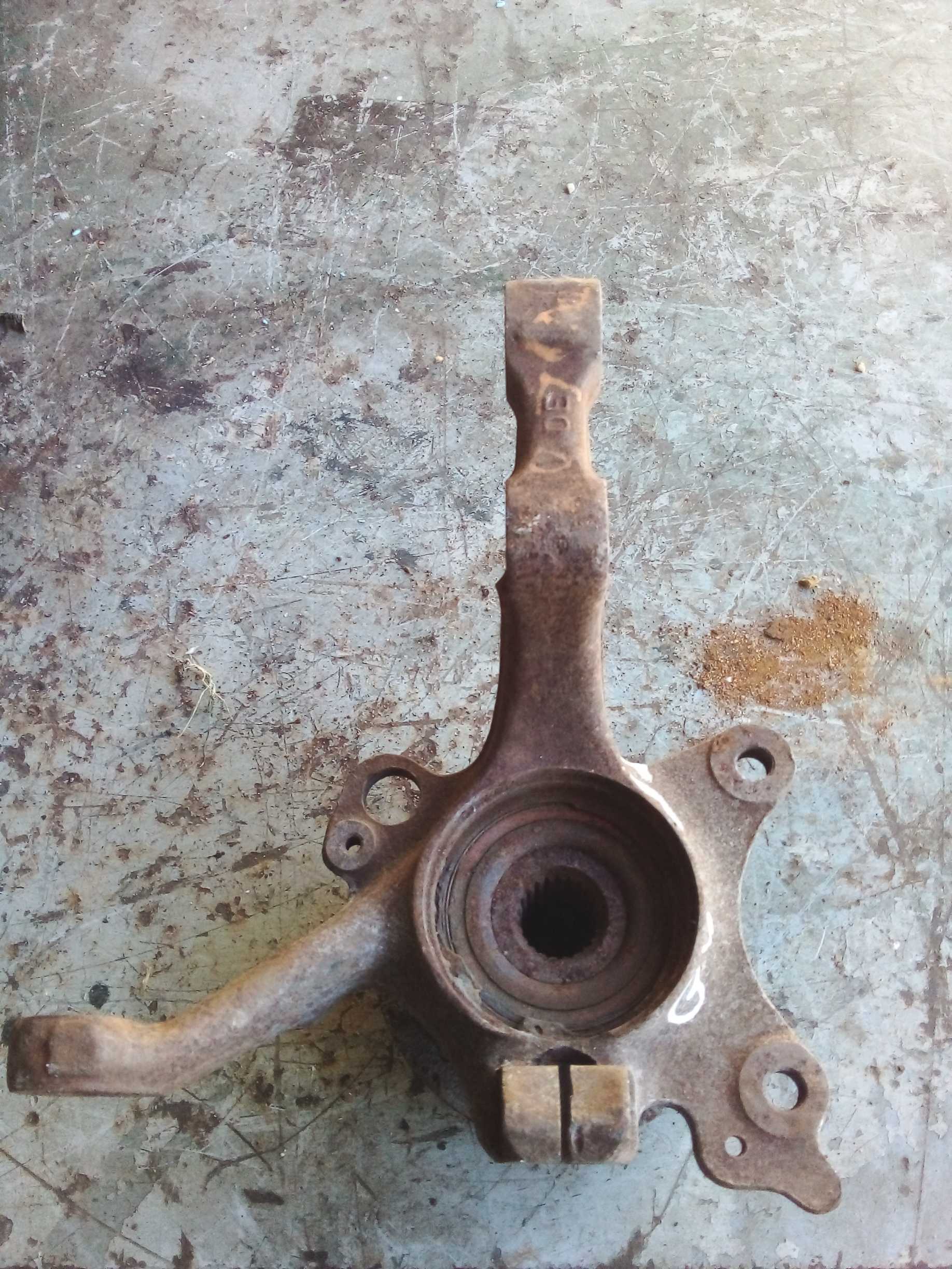 Cubo montante dianteiro esquerdo golf 1995 1