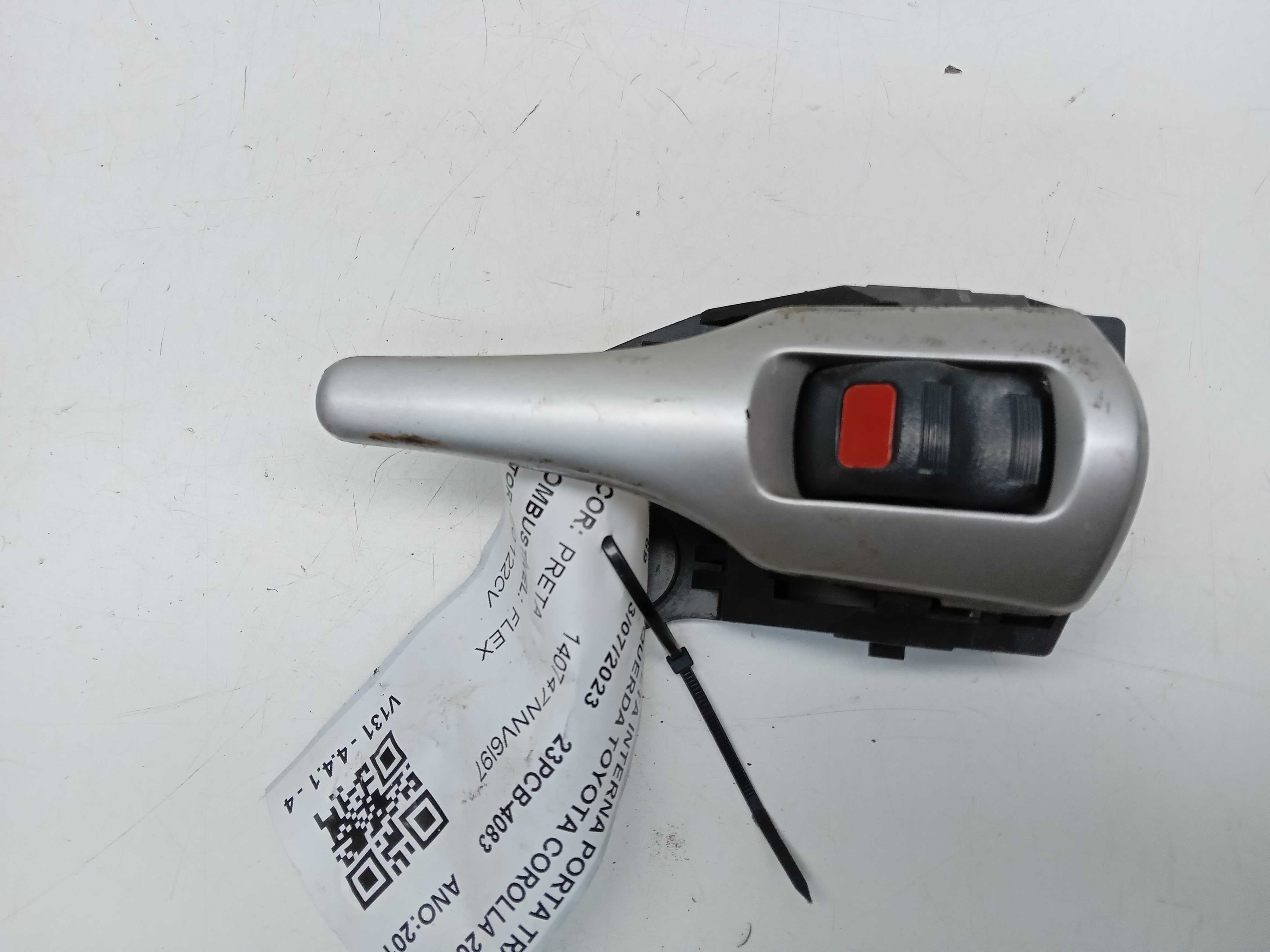 MAÇANETA INTERNA PORTA TRASEIRA ESQUERDA TOYOTA COROLLA 2011 1
