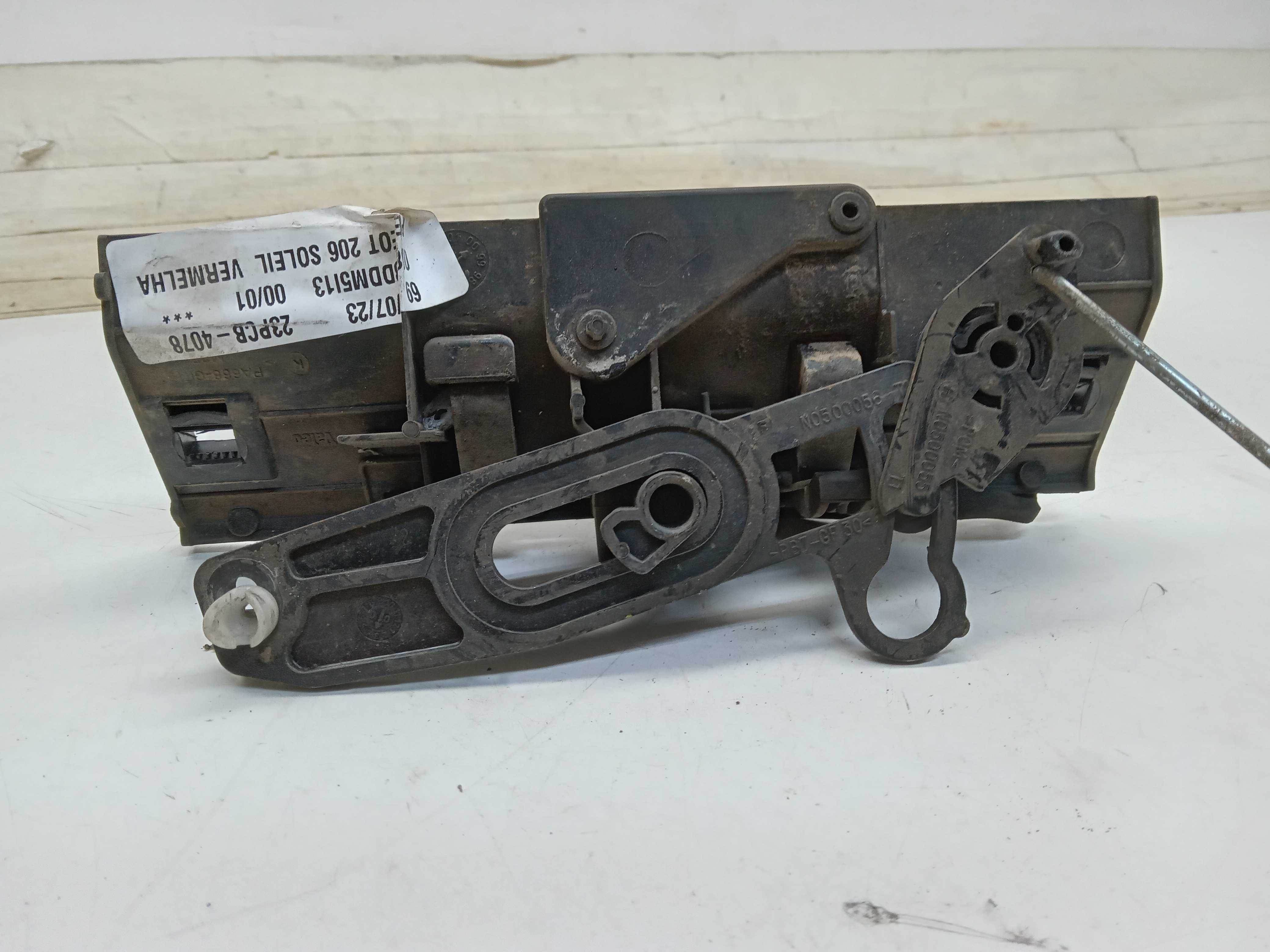 Maçaneta tampa traseira peugeot 206 2001 2