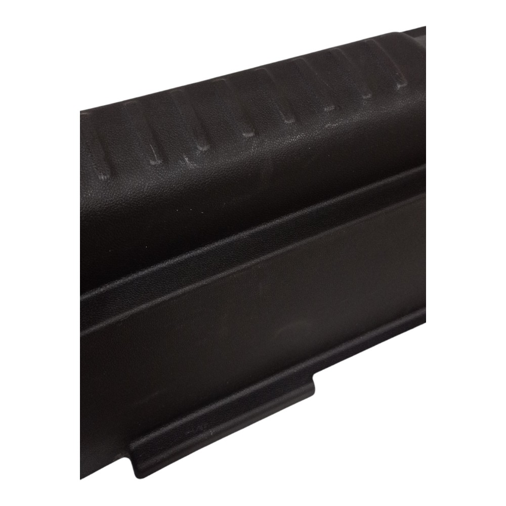 Soleira Porta Malas Gm Tracker 2021 A 2025 Preto 5