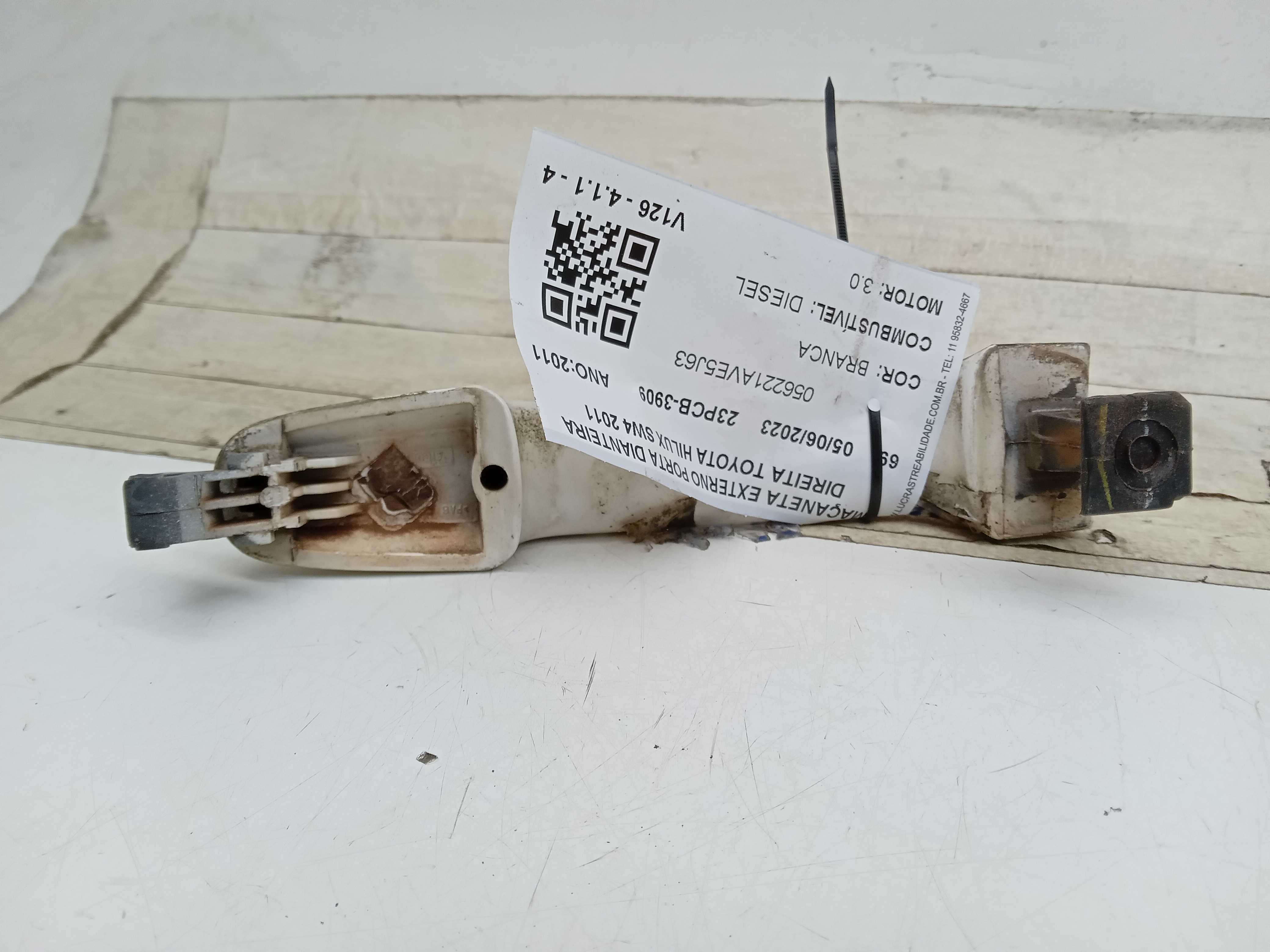 MAÇANETA EXTERNA PORTA DIANTEIRA LD TOYOTA HILUX SW4 2011 2