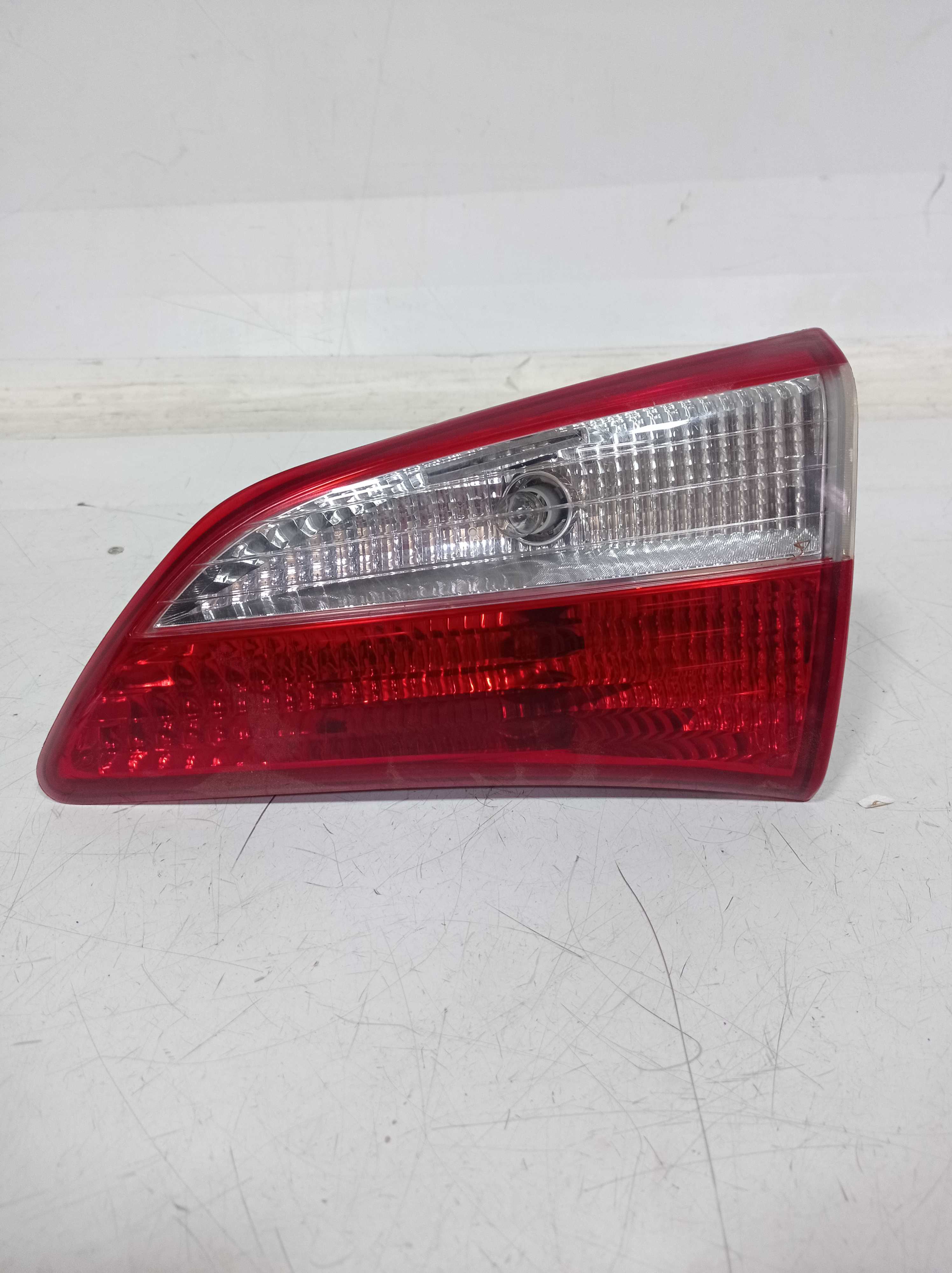 924041S000 LANTERNA TAMPA TRASEIRA DIREITA HYUNDAI HB20 2016