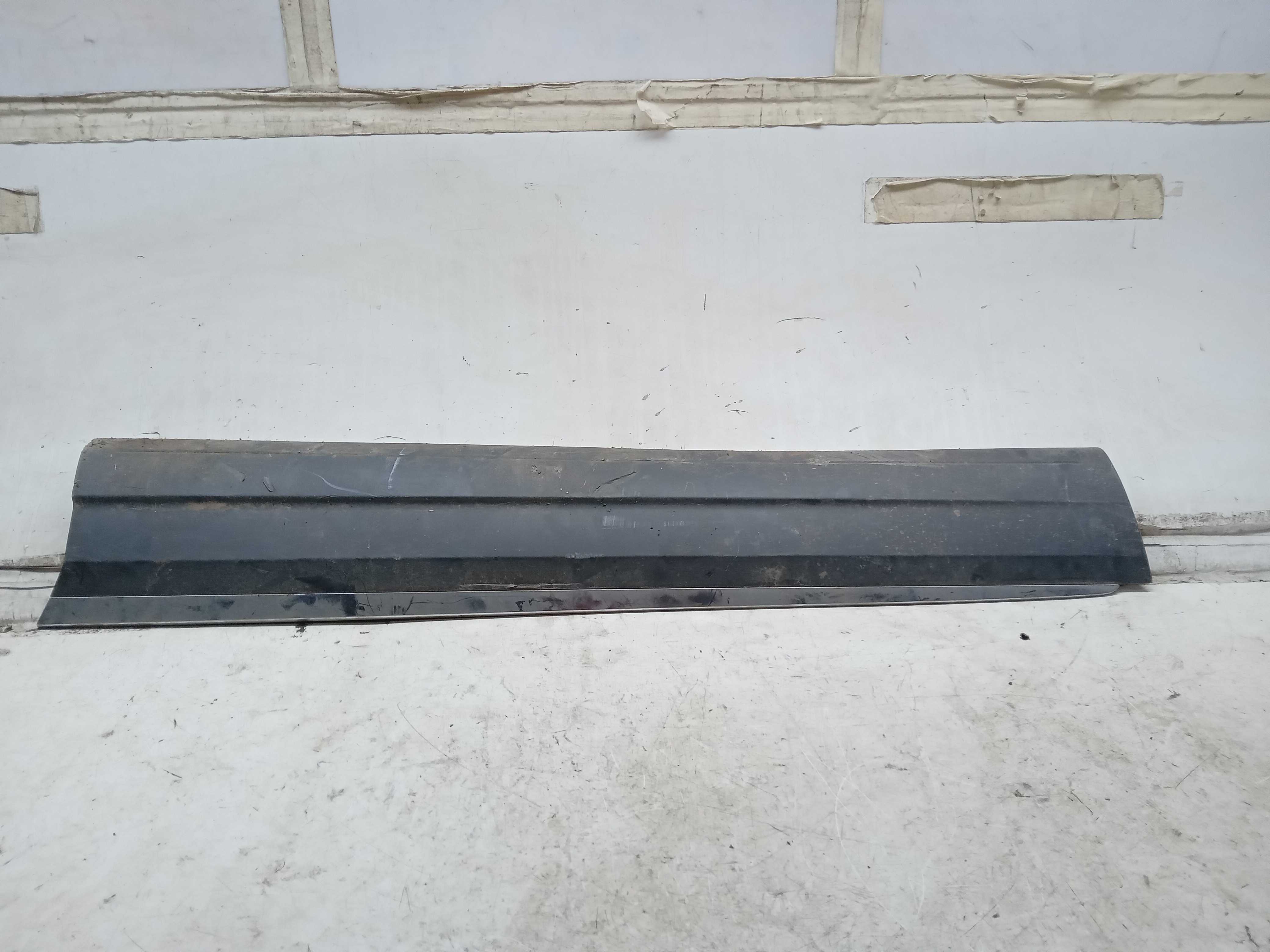 MOLDURA ACABAMENTO PORTA DIANTEIRA LD  VW TIGUAN 2011