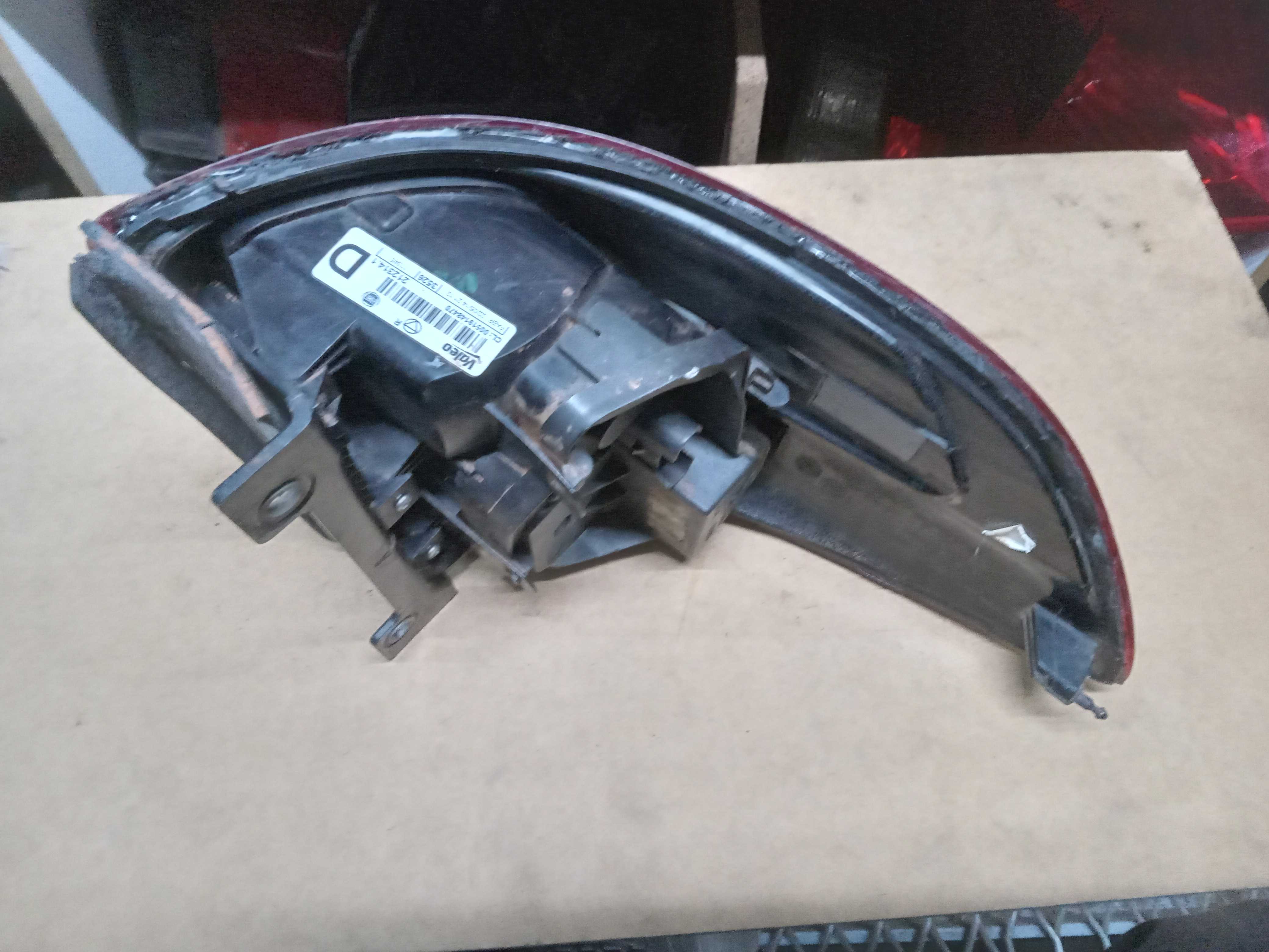 LANTERNA TRASEIRA DIREITA FIAT STRADA 2014 A 2019 3