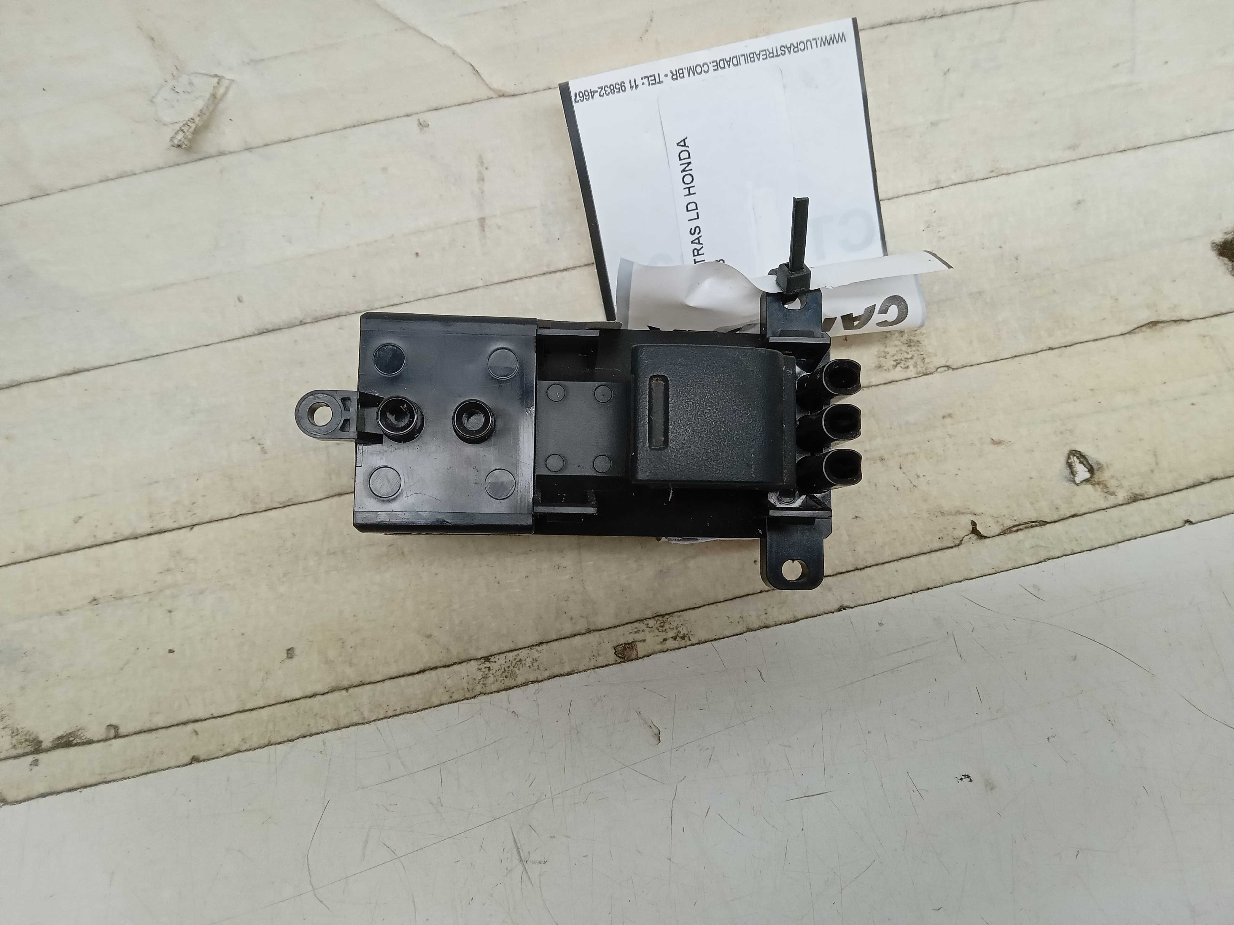 MOLDURA COMANDO BOTAO VIDRO TRASEIRO LD HONDA HRV 2018 1