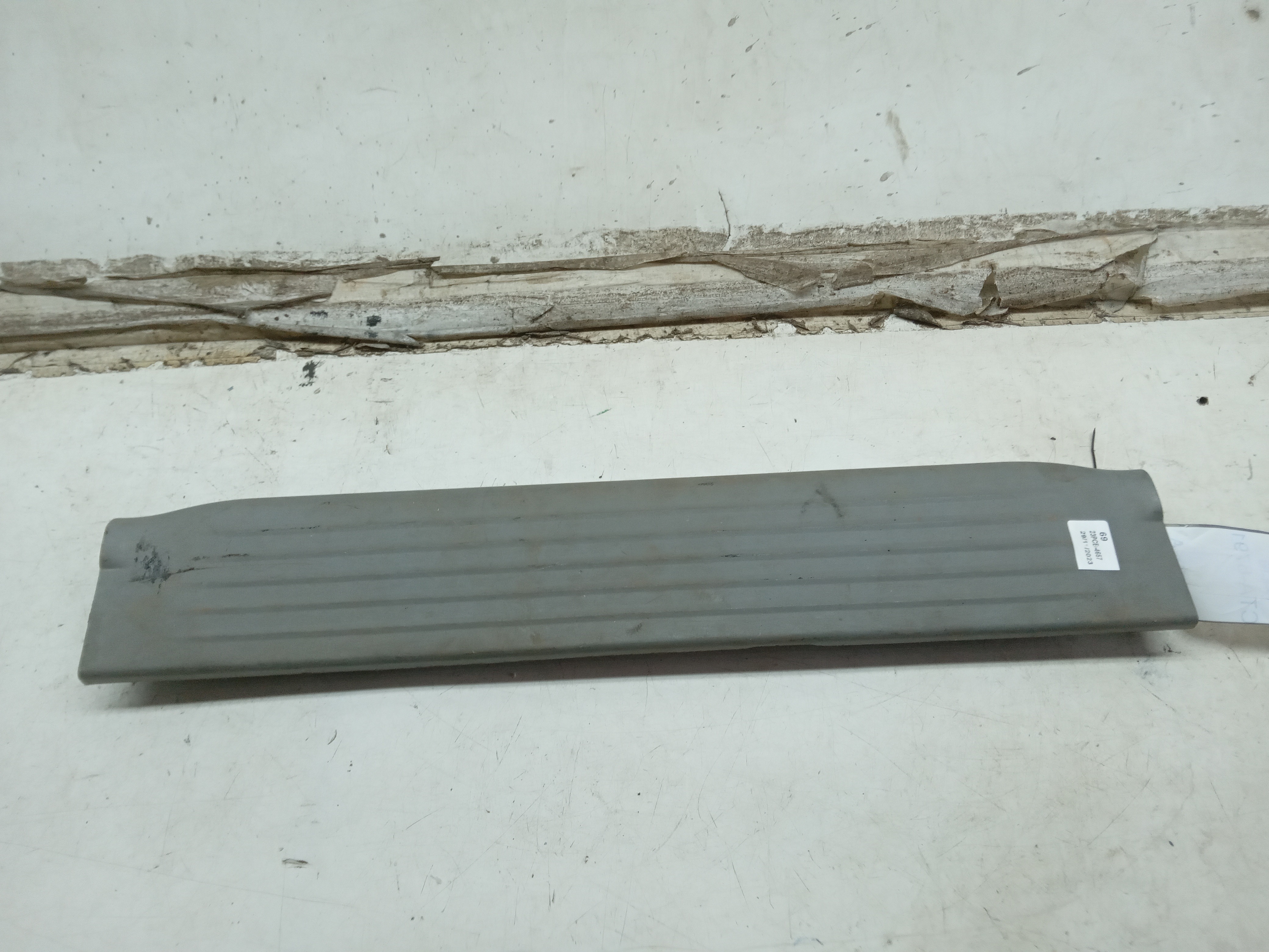 MOLDURA PISANTE SOLEIRA LD TOYOTA HILUX 2010 1