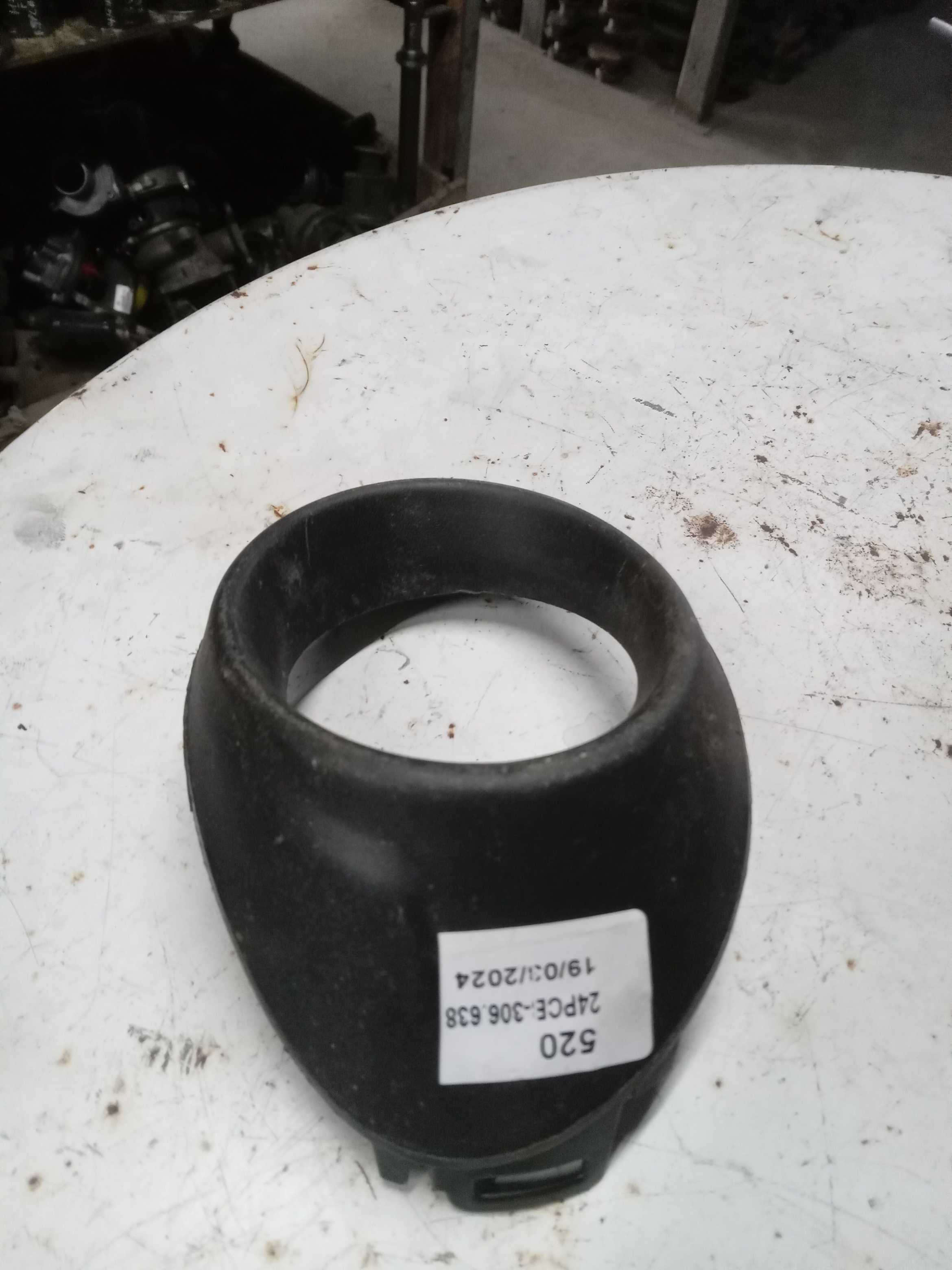 MOLDURA FAROL DE MILHA LADO ESQUERDO FORD KA 2015 2