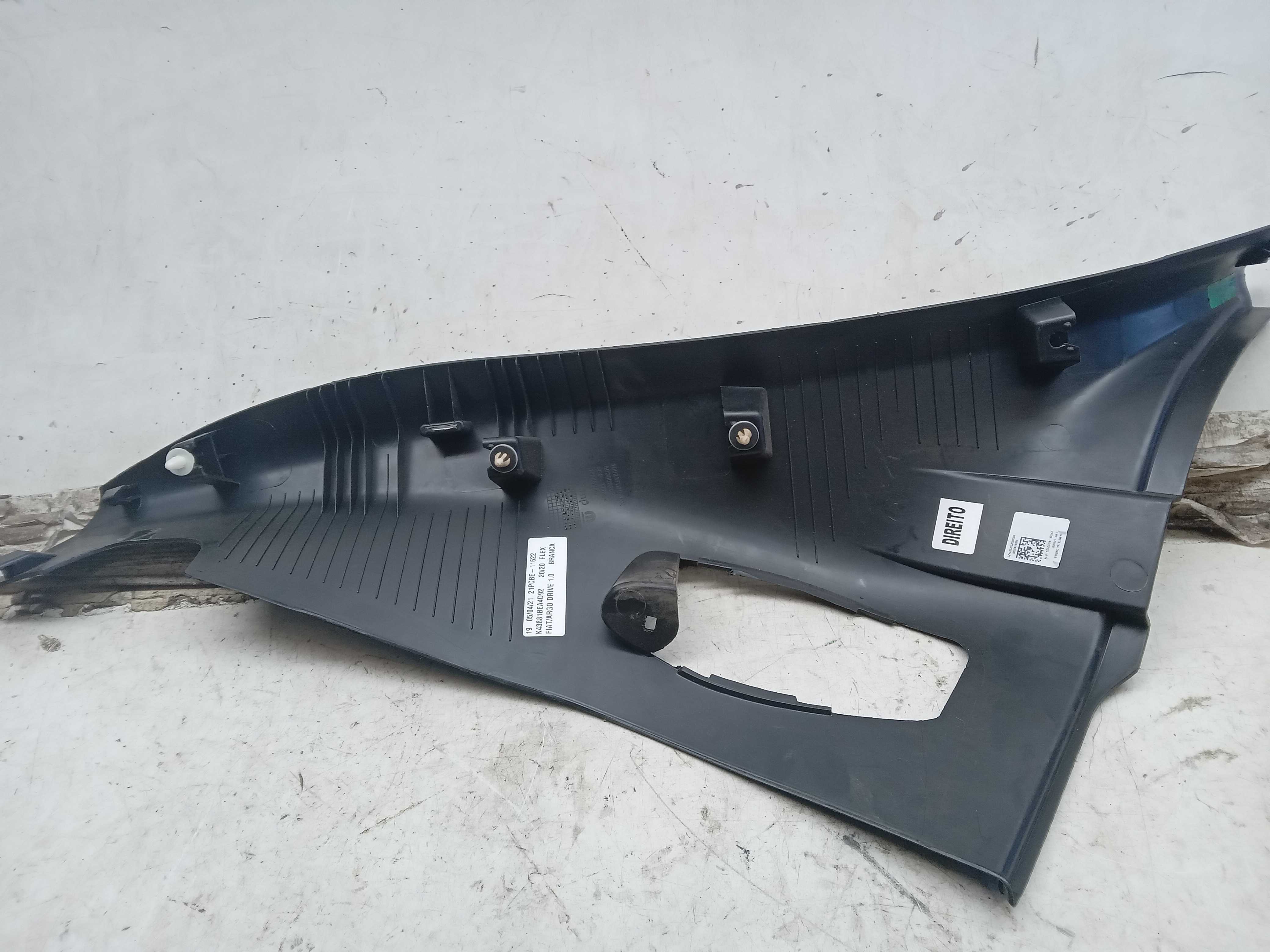 ACABAMENTO MOLDURA LATERAL LD BANCO TRASEIRO FIAT ARGO 2020 1