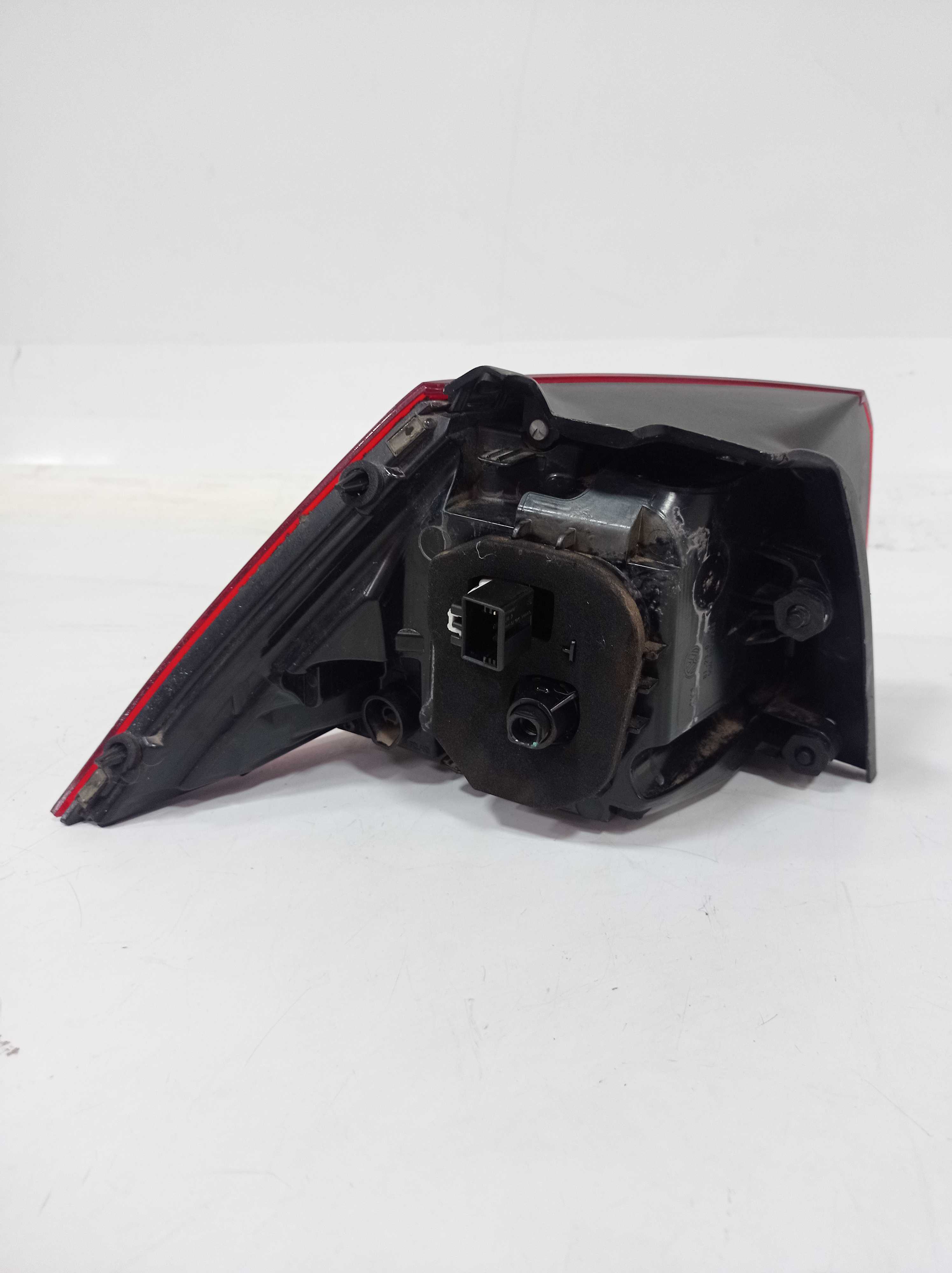 LANTERNA TRASEIRA DIREITA VW GOLF 2014 COM LED P RECUPERAR 3