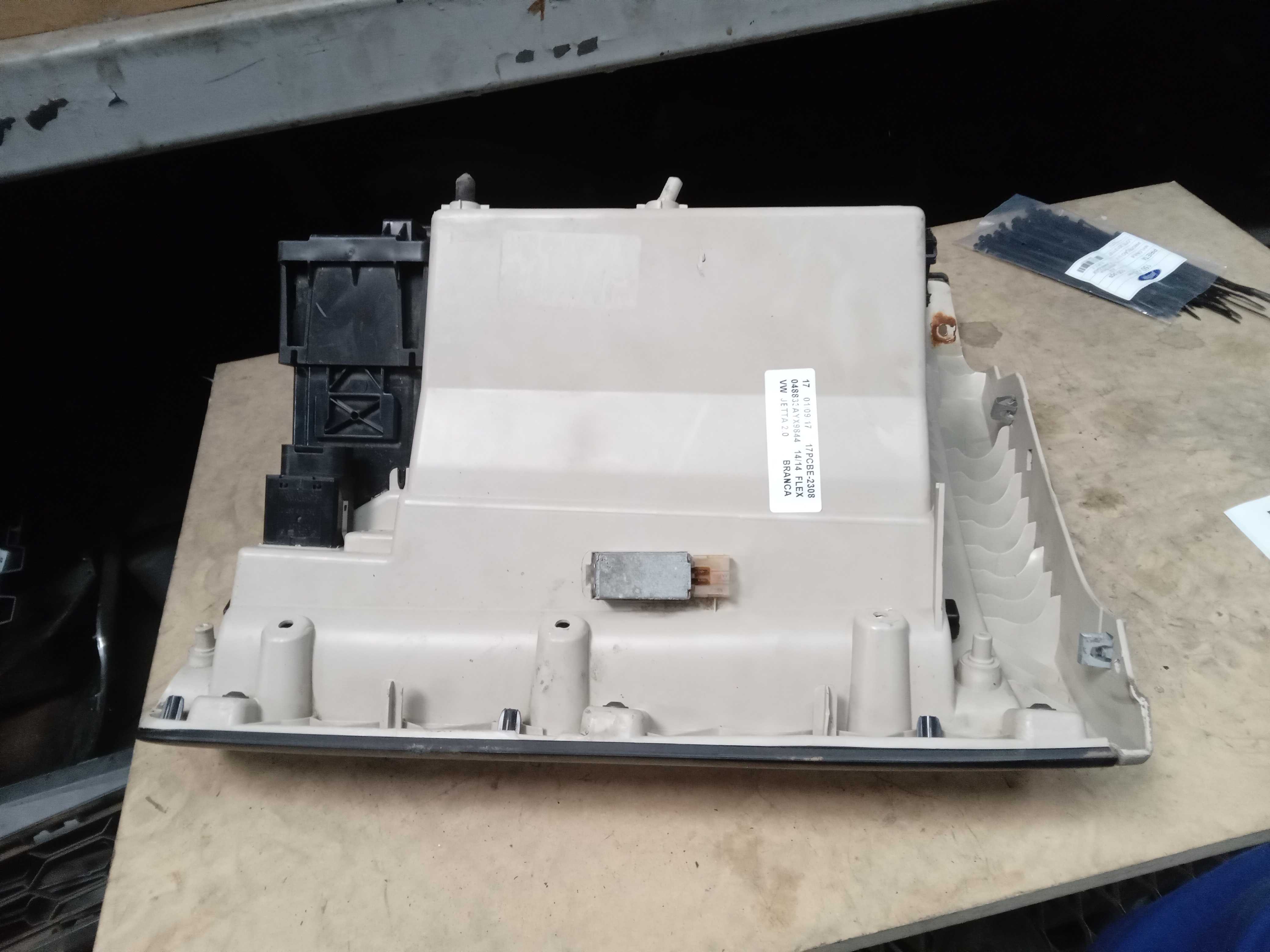 PORTA LUVAS VW JETTA 2014 2