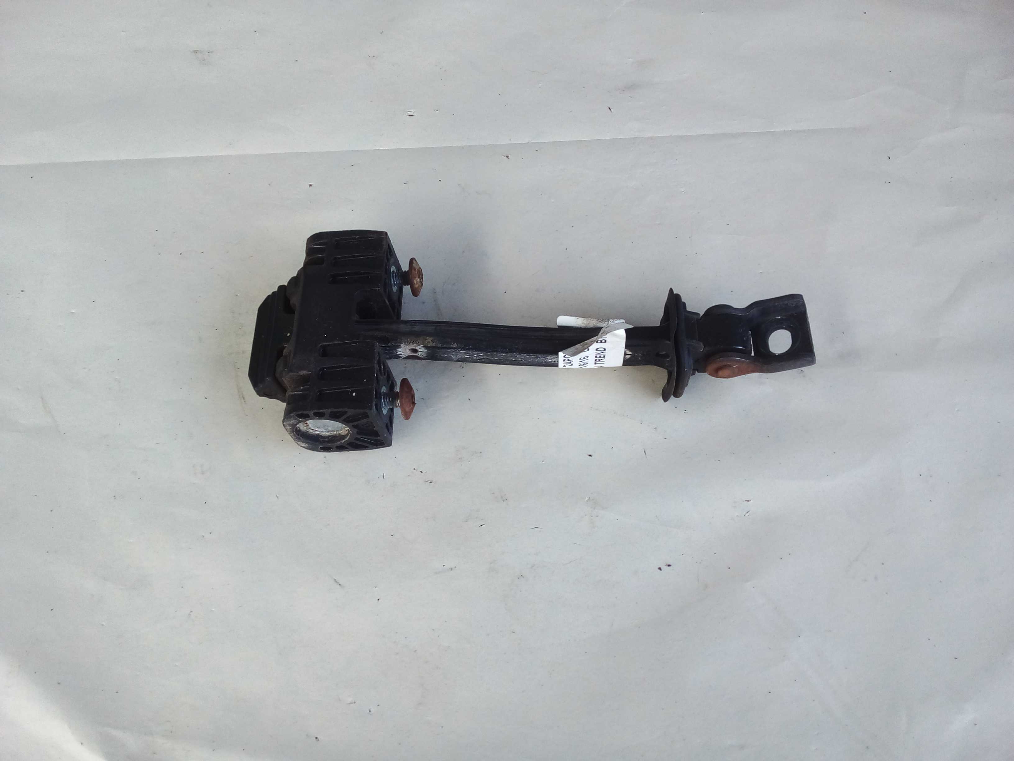 LIMITADOR PORTA TRASEIRO ESQUERDA AMAROK 2016 1