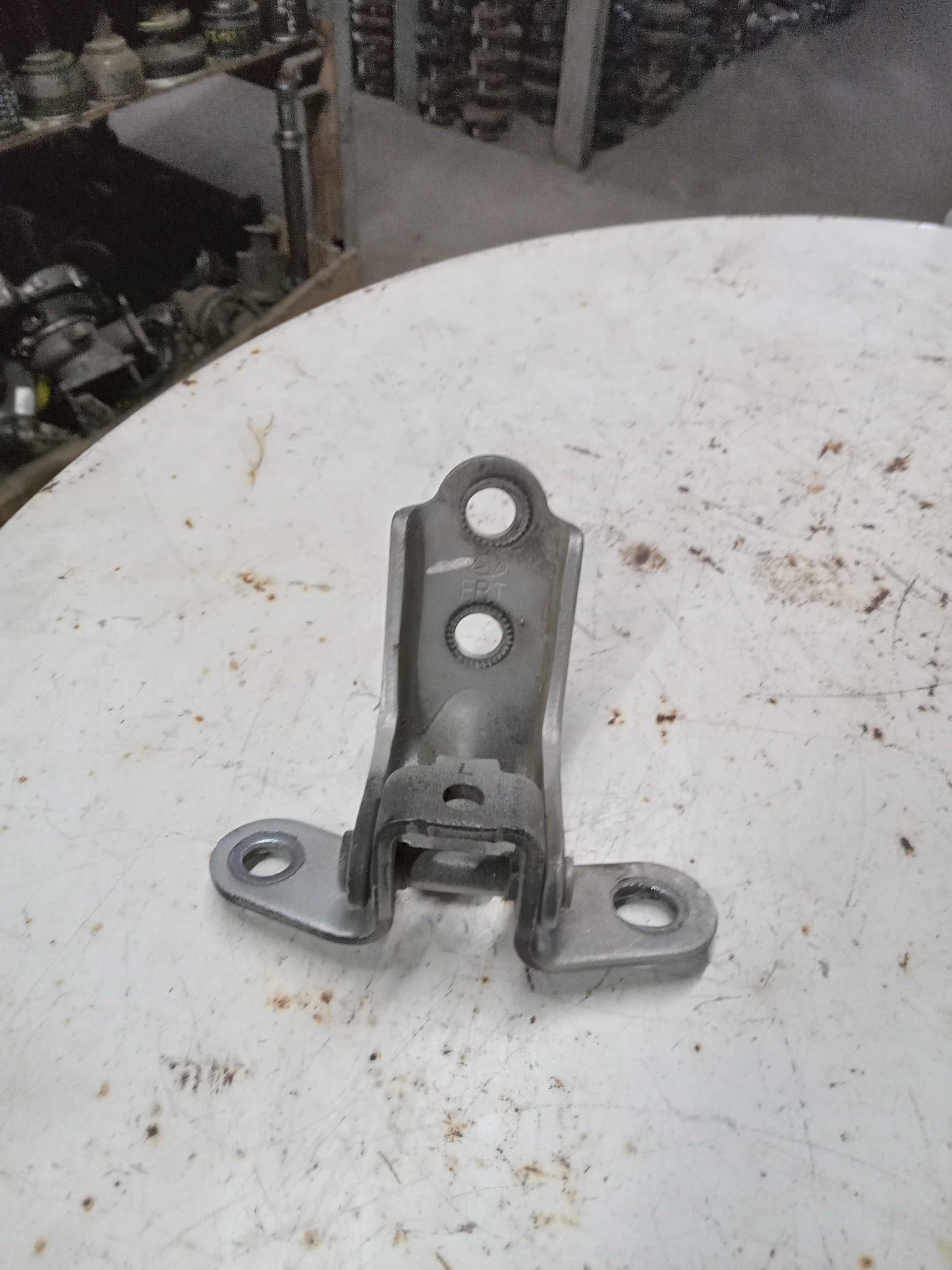DOBRADIÇA SUPERIOR PORTA LADO DIREITO HYUNDAI IX35 2015 2