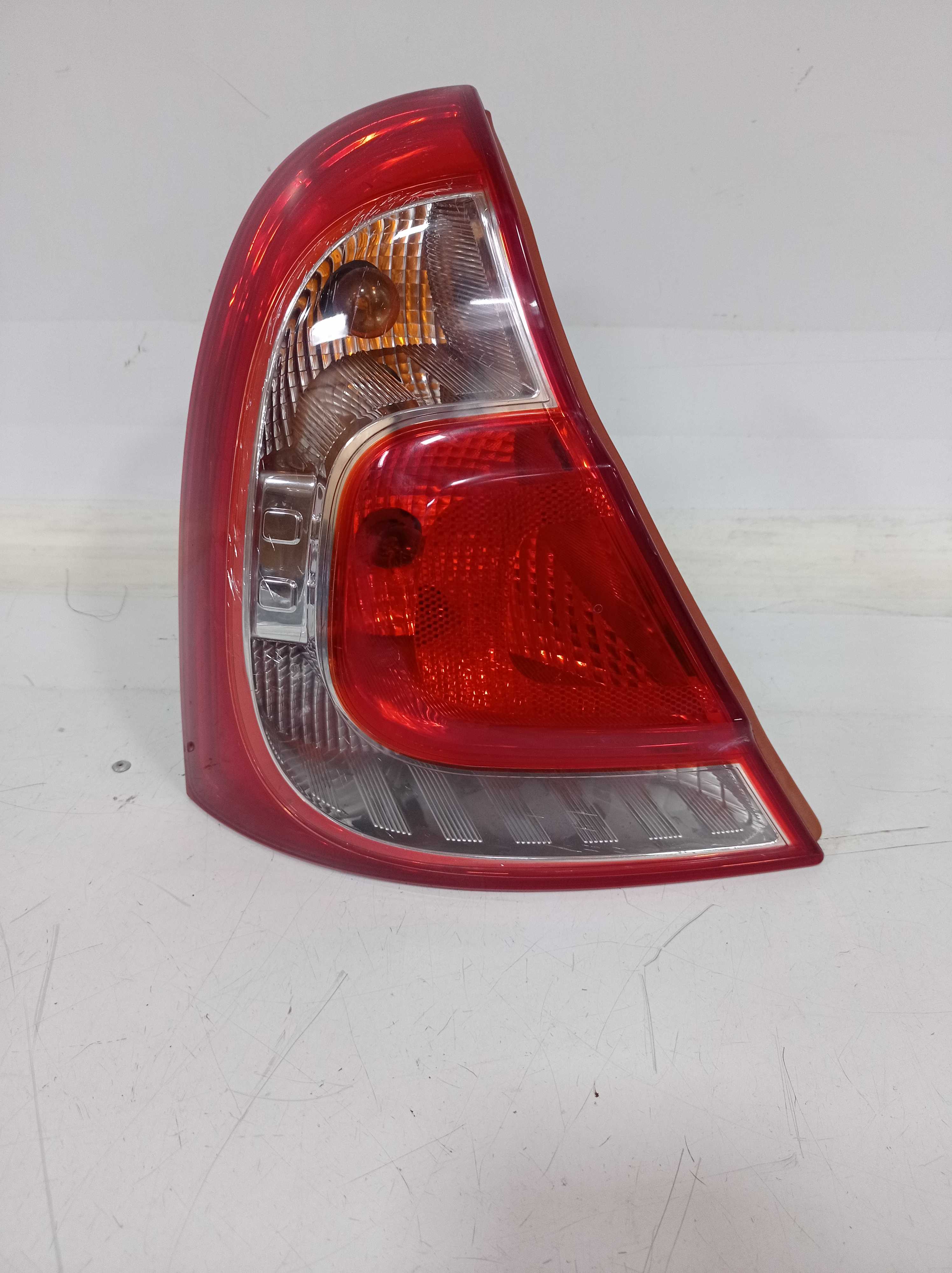 LANTERNA TRASEIRA ESQUERDA RENAULT CLIO 2013 2