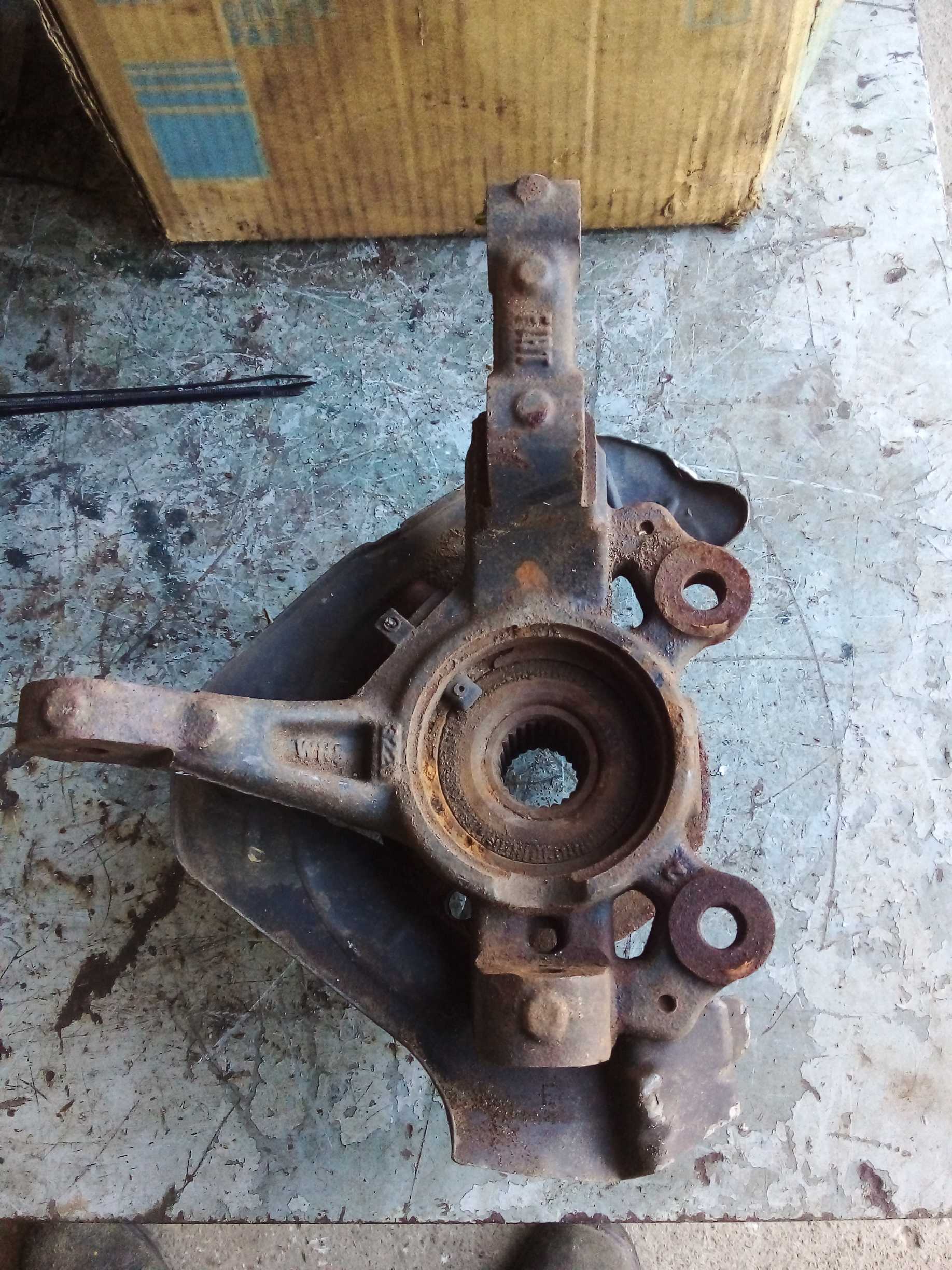 CUBO MONTANTE DIANTEIRO ESQUERDO FIAT UNO VIVACE 2015 1