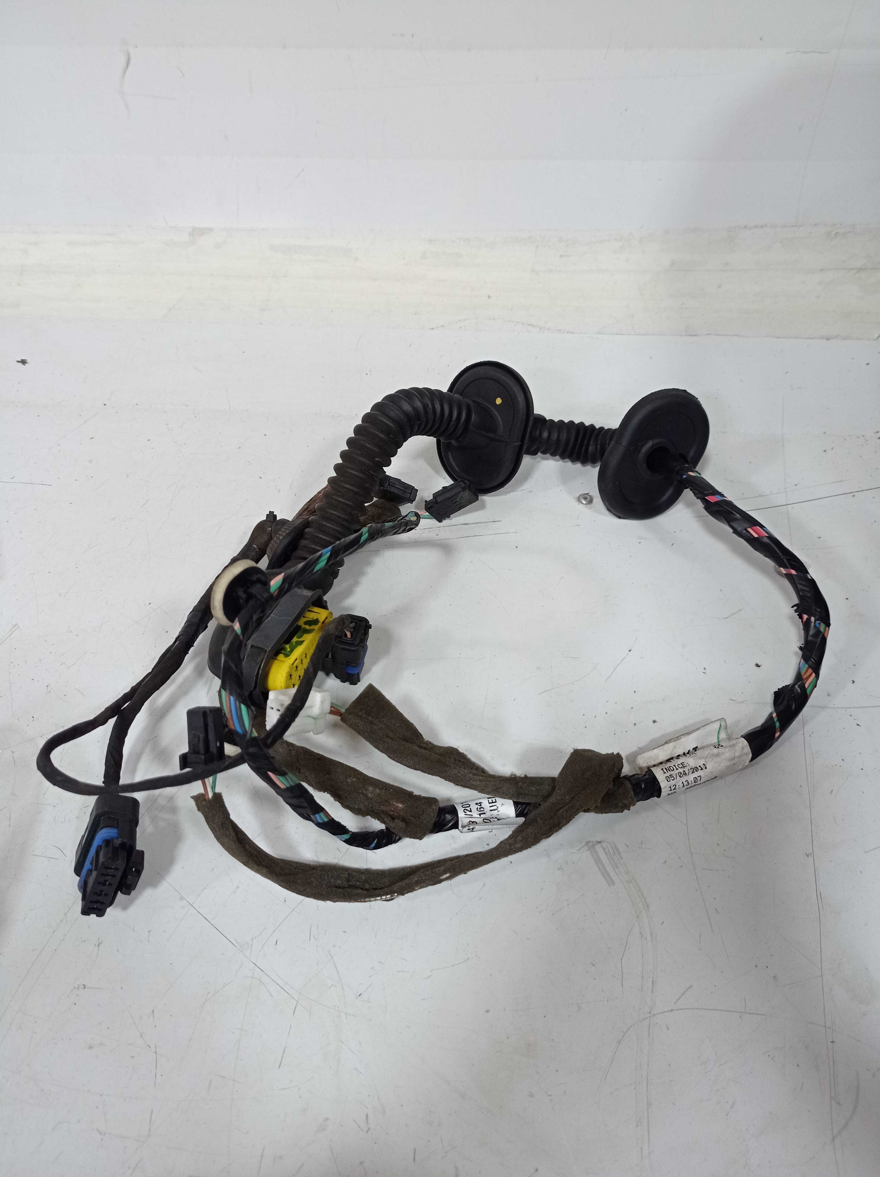 CHICOTE PORTA TRASEIRA ESQUERDA RENAULT FLUENCE 2013