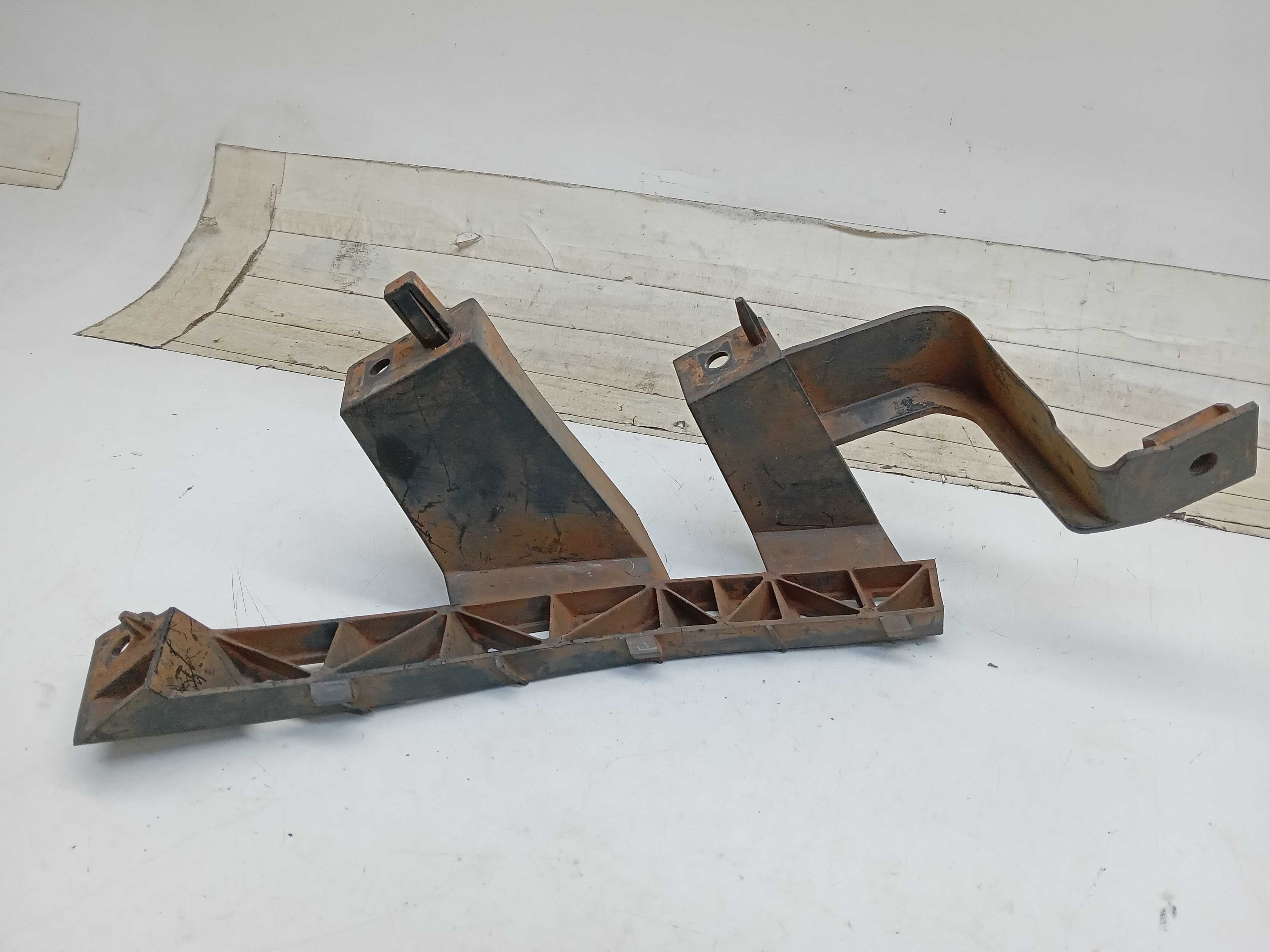 GUIA PARACHOQUE DIANTEIRO LD FORD RANGER 2013 2