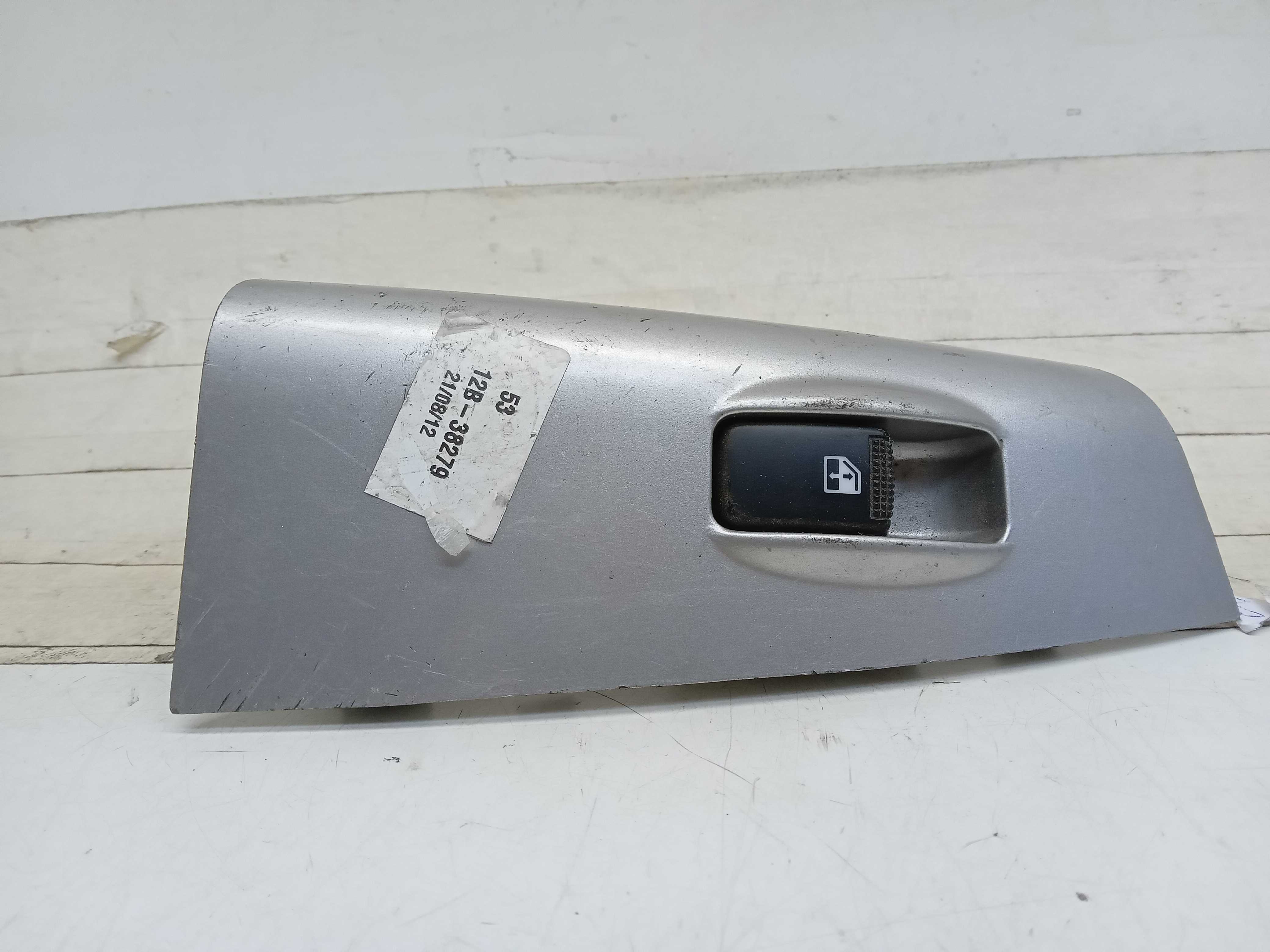 MOLDURA COMANDO BOTAO VIDRO TRASEIRO LD KIA SPORTAGE 2005 1