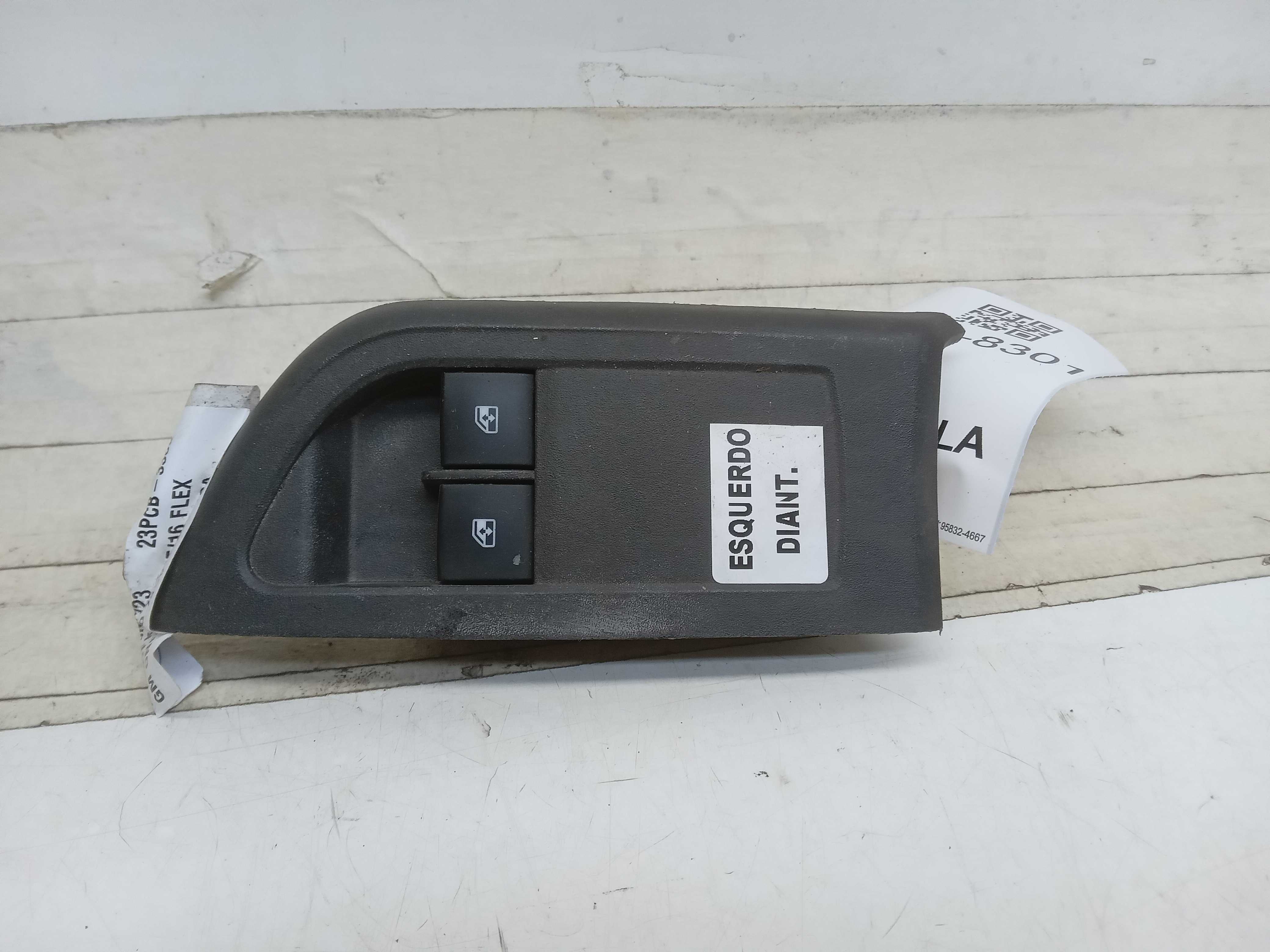 MOLDURA COMANDO BOTAO VIDRO DIANTEIRA LE GM ONIX 2015 1