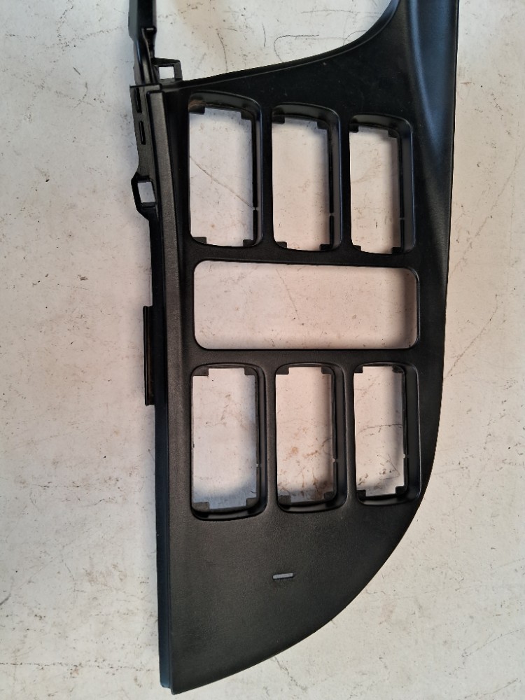 Cobertura Superior Esq. Painel Instrumentos Mercedes Benz 3