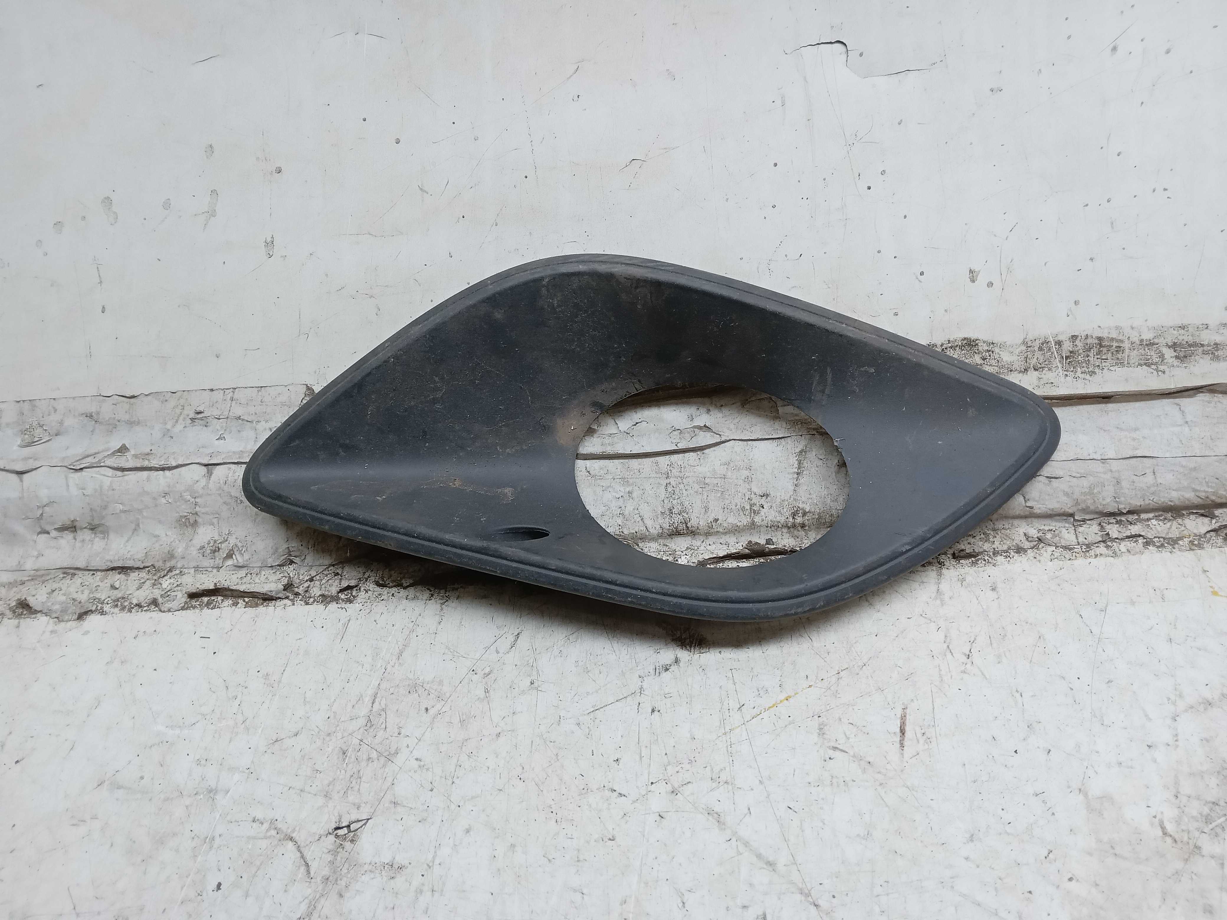 ACABAMENTO MOLDURA FAROL MILHA NEBLINA MB SPRINTER 5T 2020 1