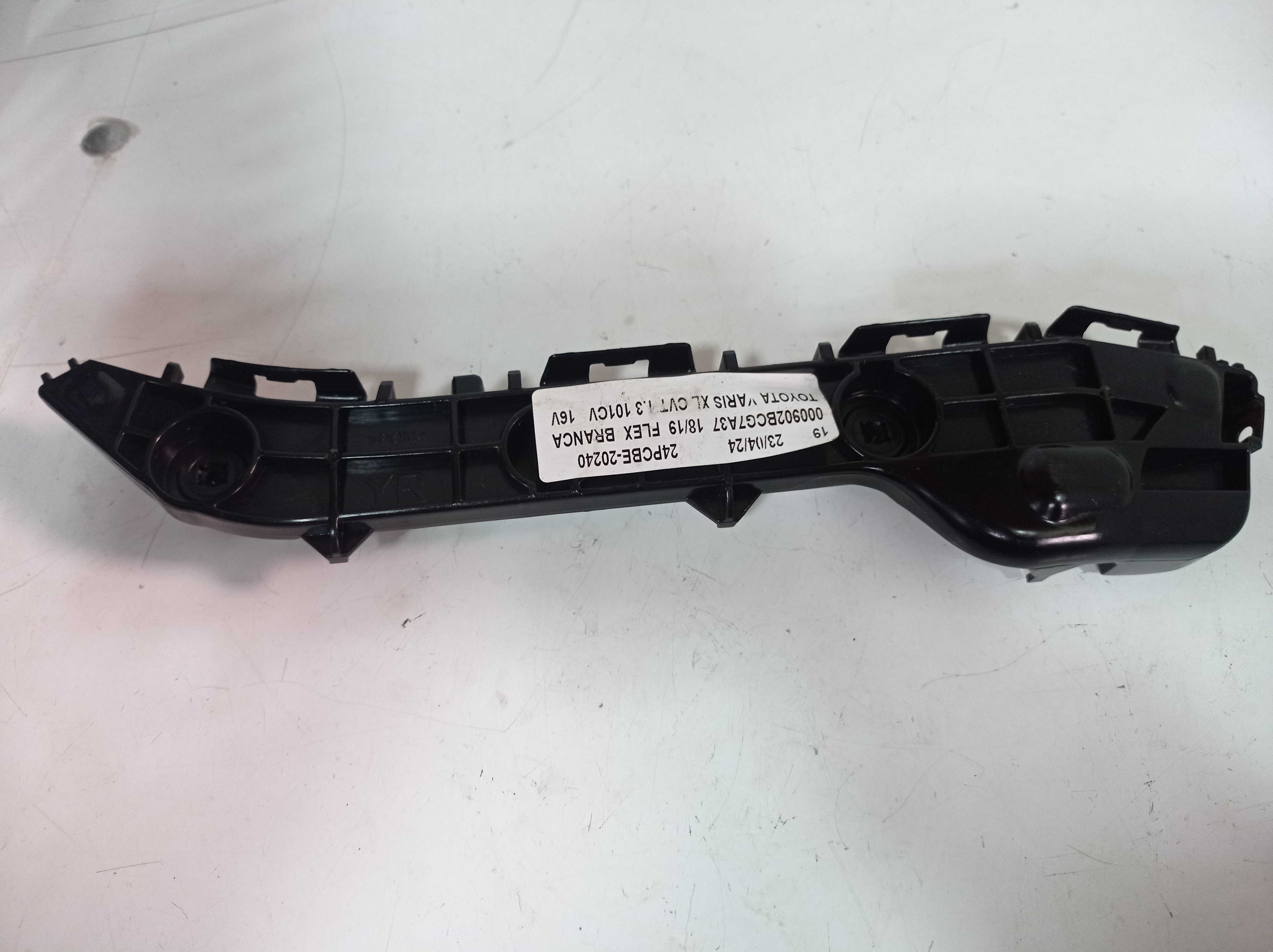 Guia parachoque traseiro direito Toyota yaris 2018 a 2023 1