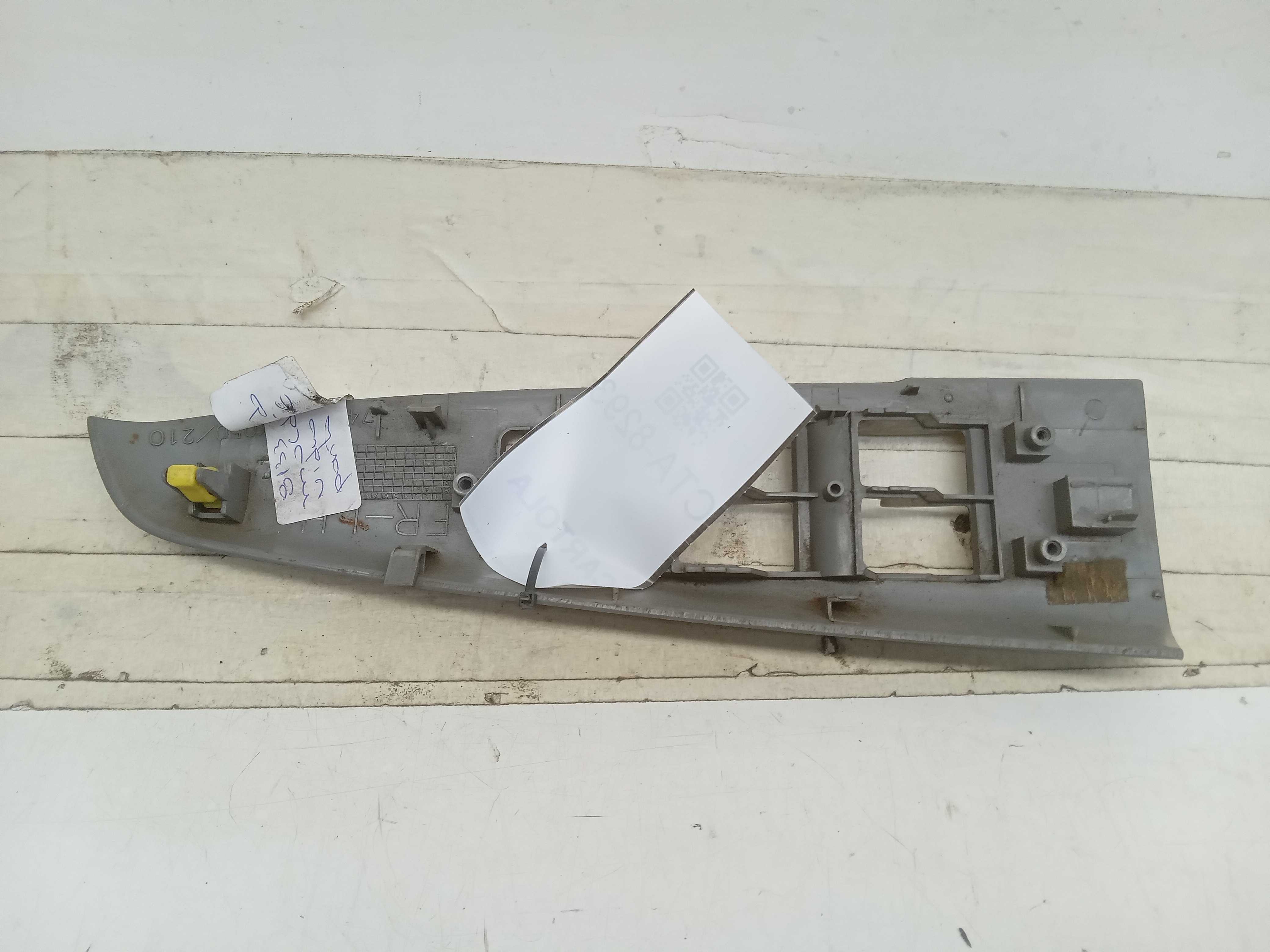MOLDURA COMANDO BOTAO VIDRO DIANTEIRA LE HILUX 2012 1