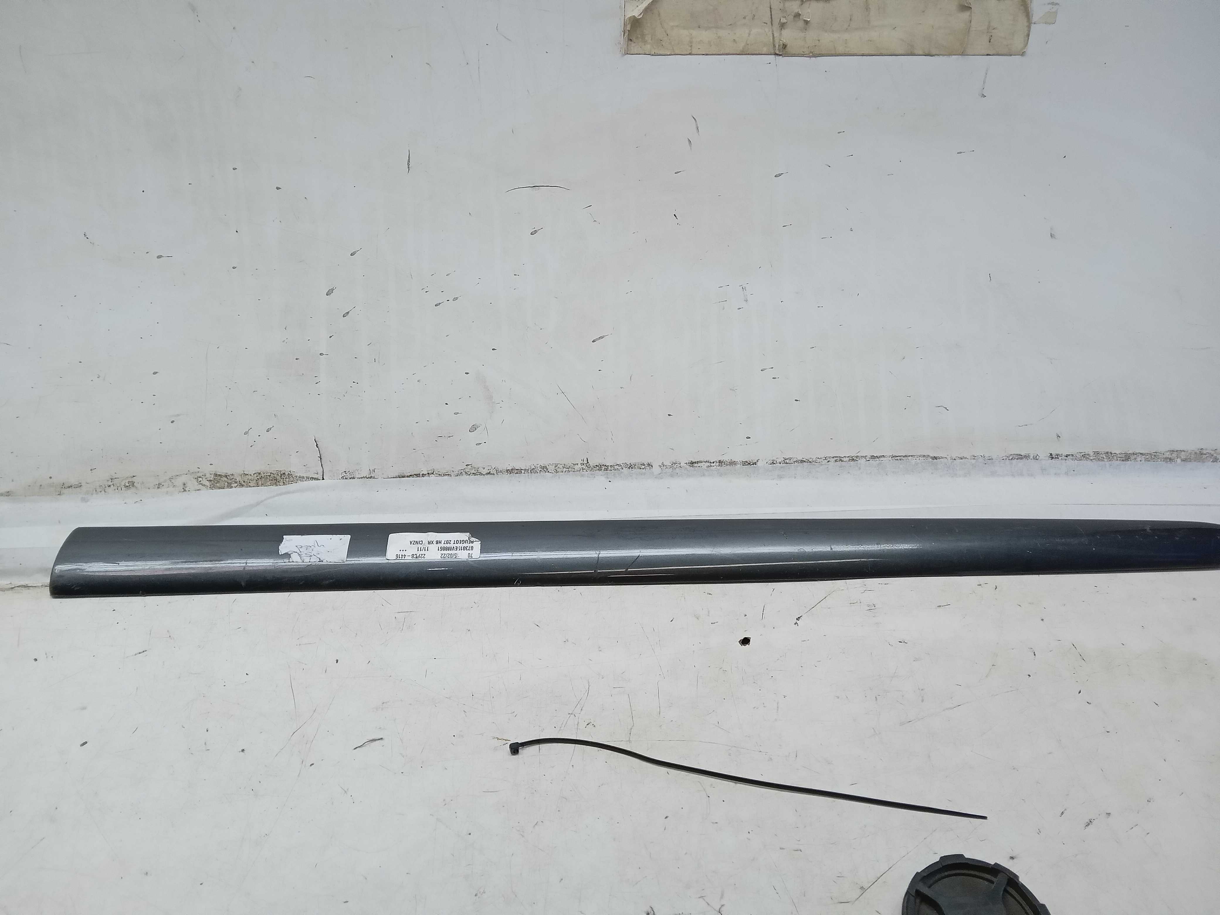 Friso portal dianteira LE PEUGEOT 207 4pts 2