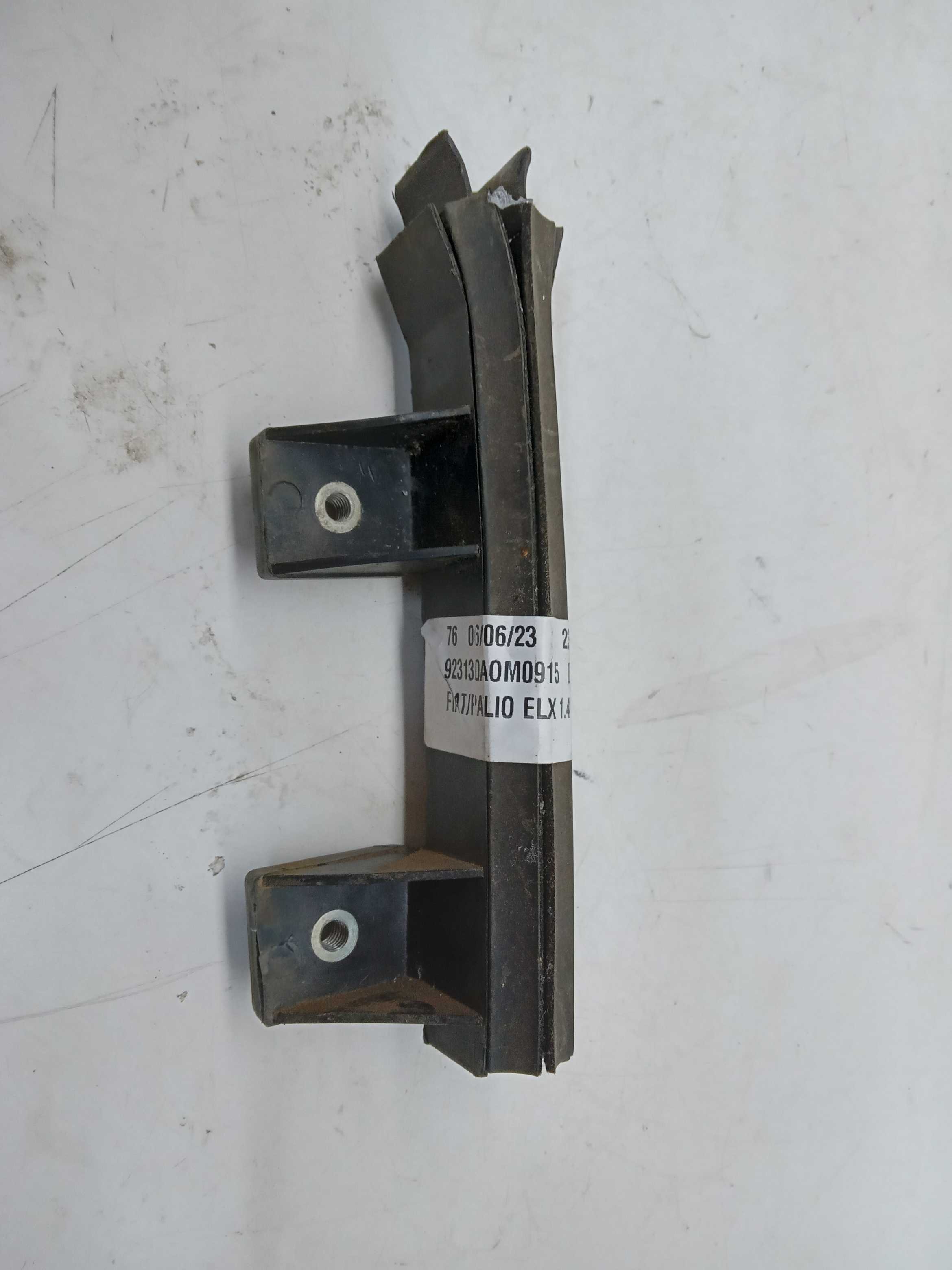 Guia vidro porta dianteiro le fiat palio 2004 a 2009