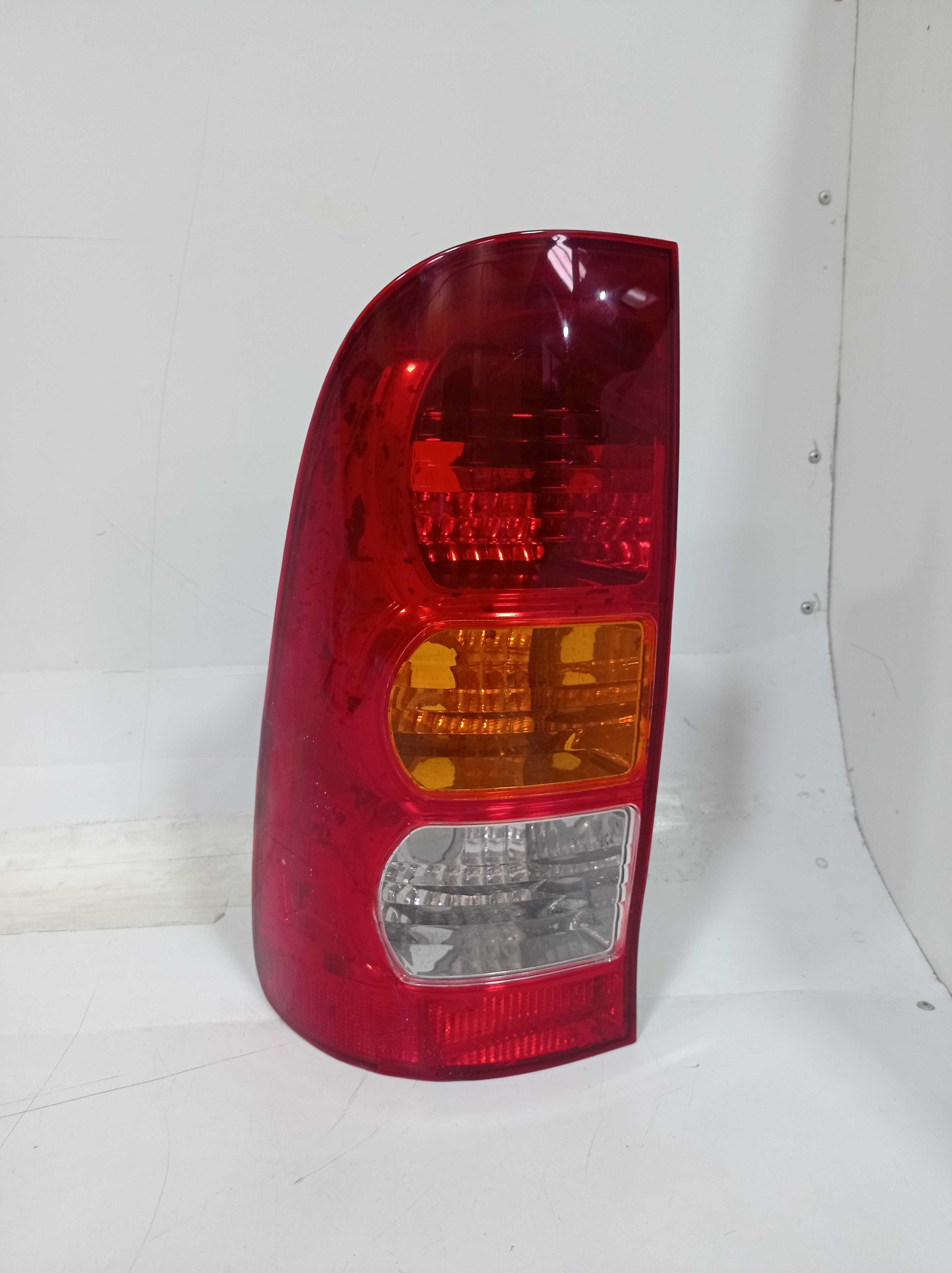 LANTERNA TRASEIRA ESQUERDA TOYOTA HILUX 2015 2010 RECUPERADA 1