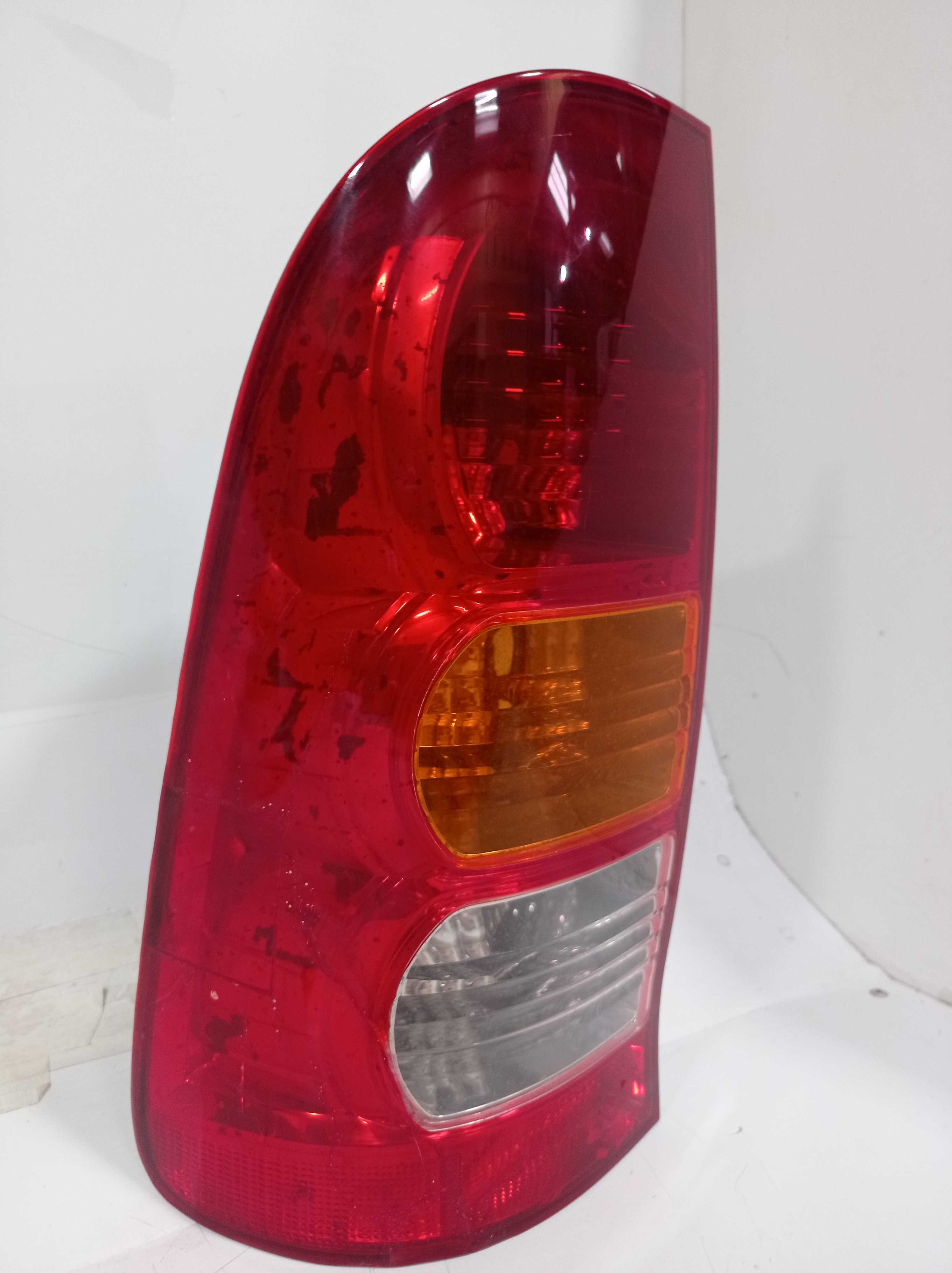 LANTERNA TRASEIRA ESQUERDA TOYOTA HILUX 2015 2010 RECUPERADA 2