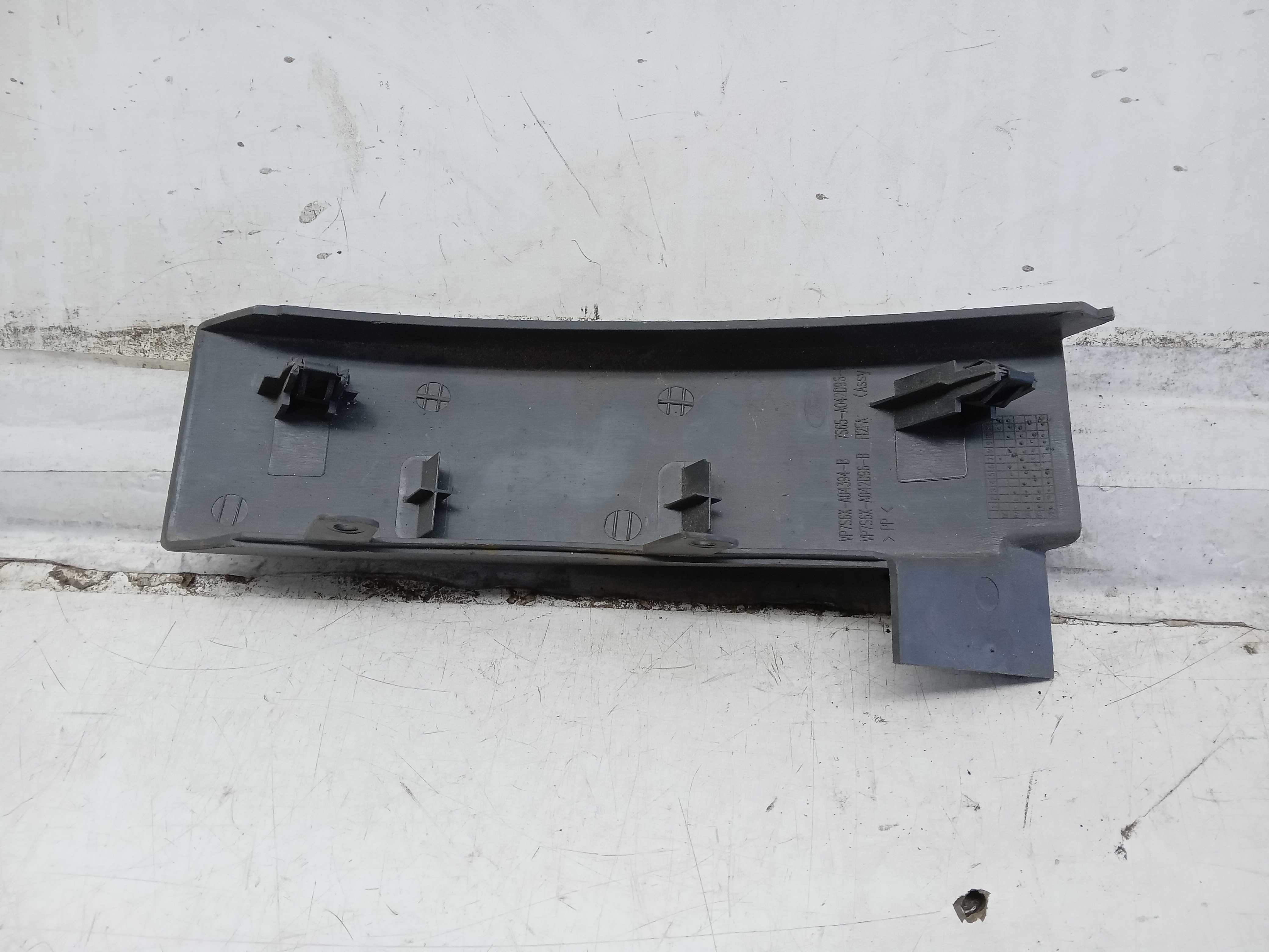 MOLDURA ACABAMENTO PAINEL INFER PORTA LUVAS FORD FIESTA 2010 1