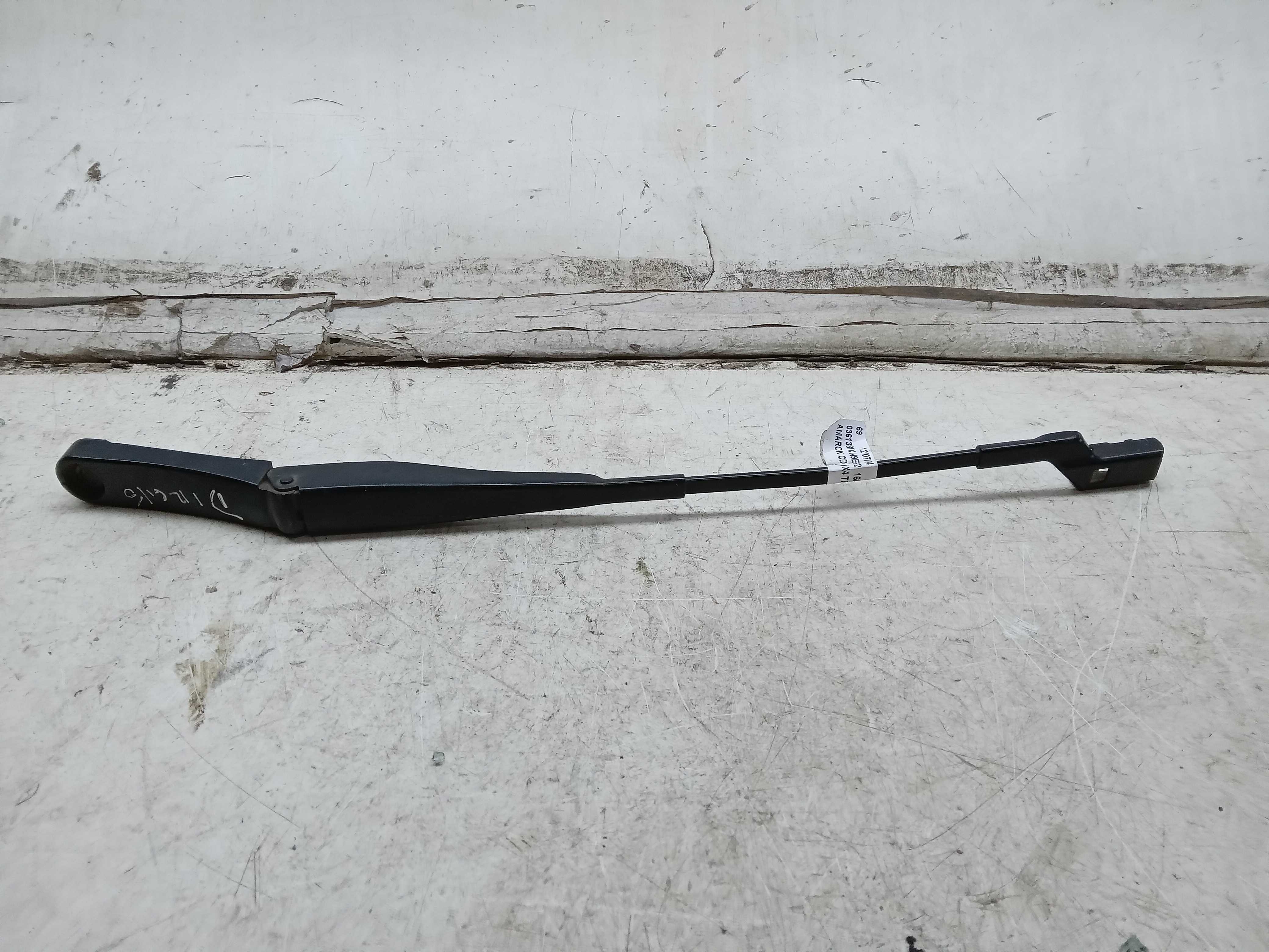 HASTES BRAÇO LIMPADOR PARABRISA LD VW AMAROK 2016 1