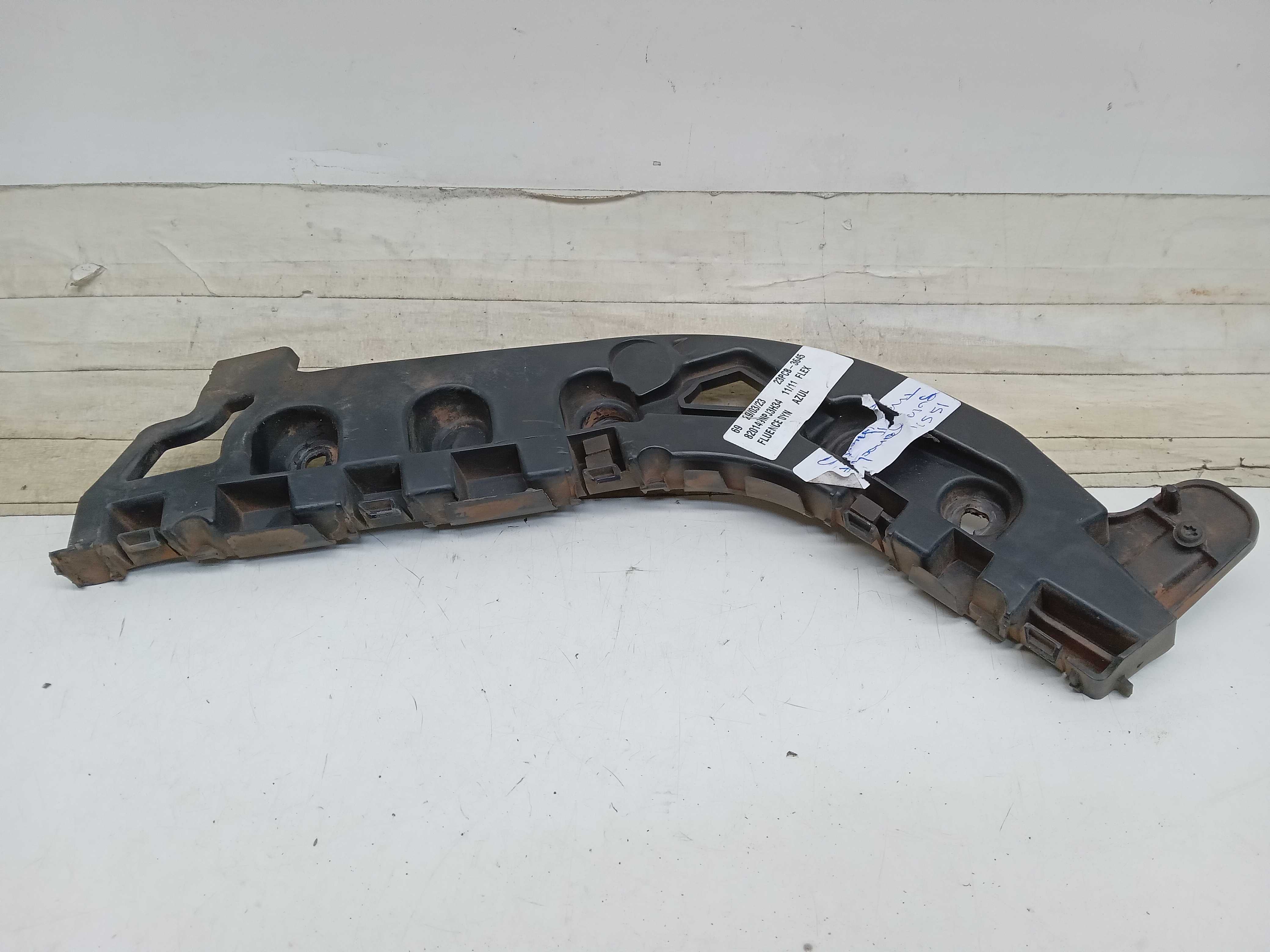 GUIA PARACHOQUE DIANTEIRO RENAULT FLUENCE 2011 1