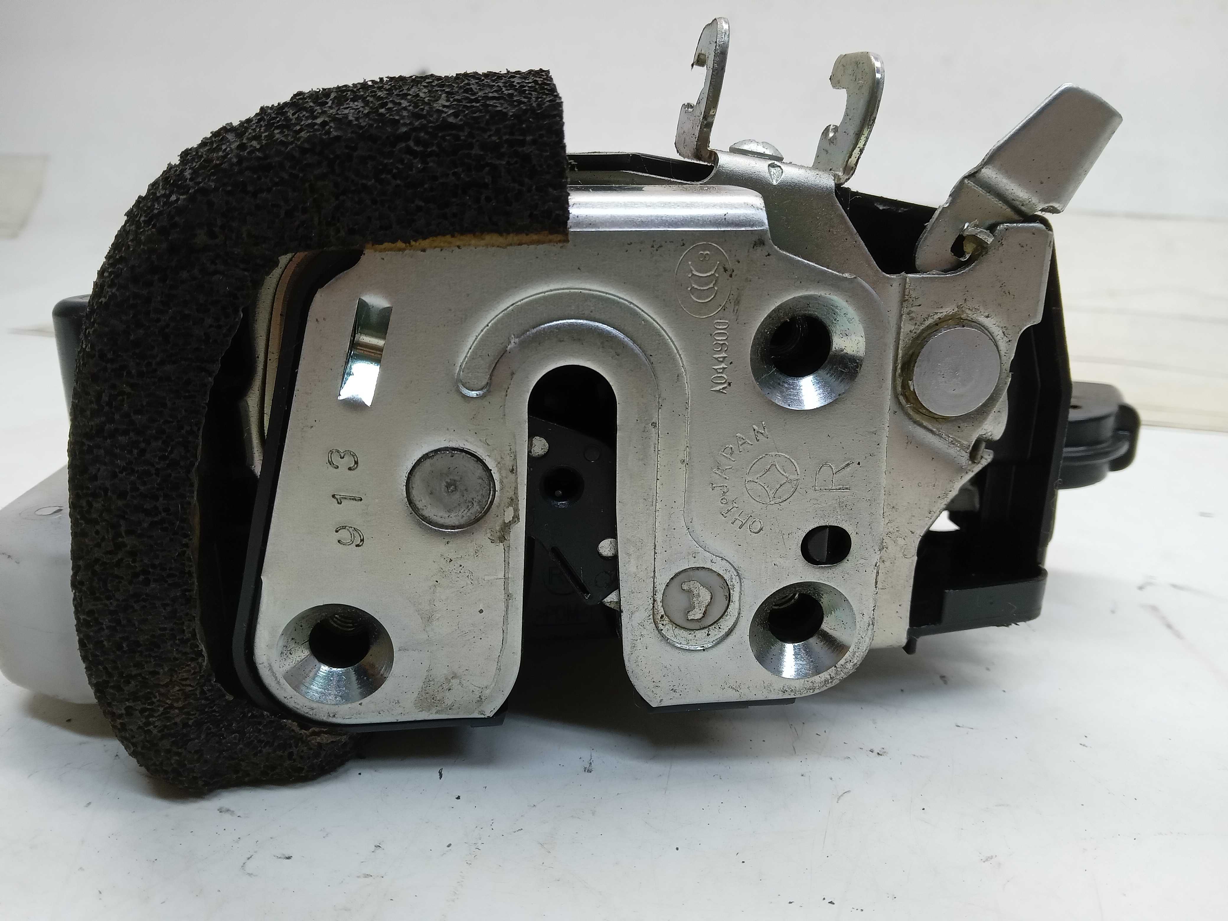 FECHADURA PORTA TRASEIRA LD  NISSAN MARCH 2019 2