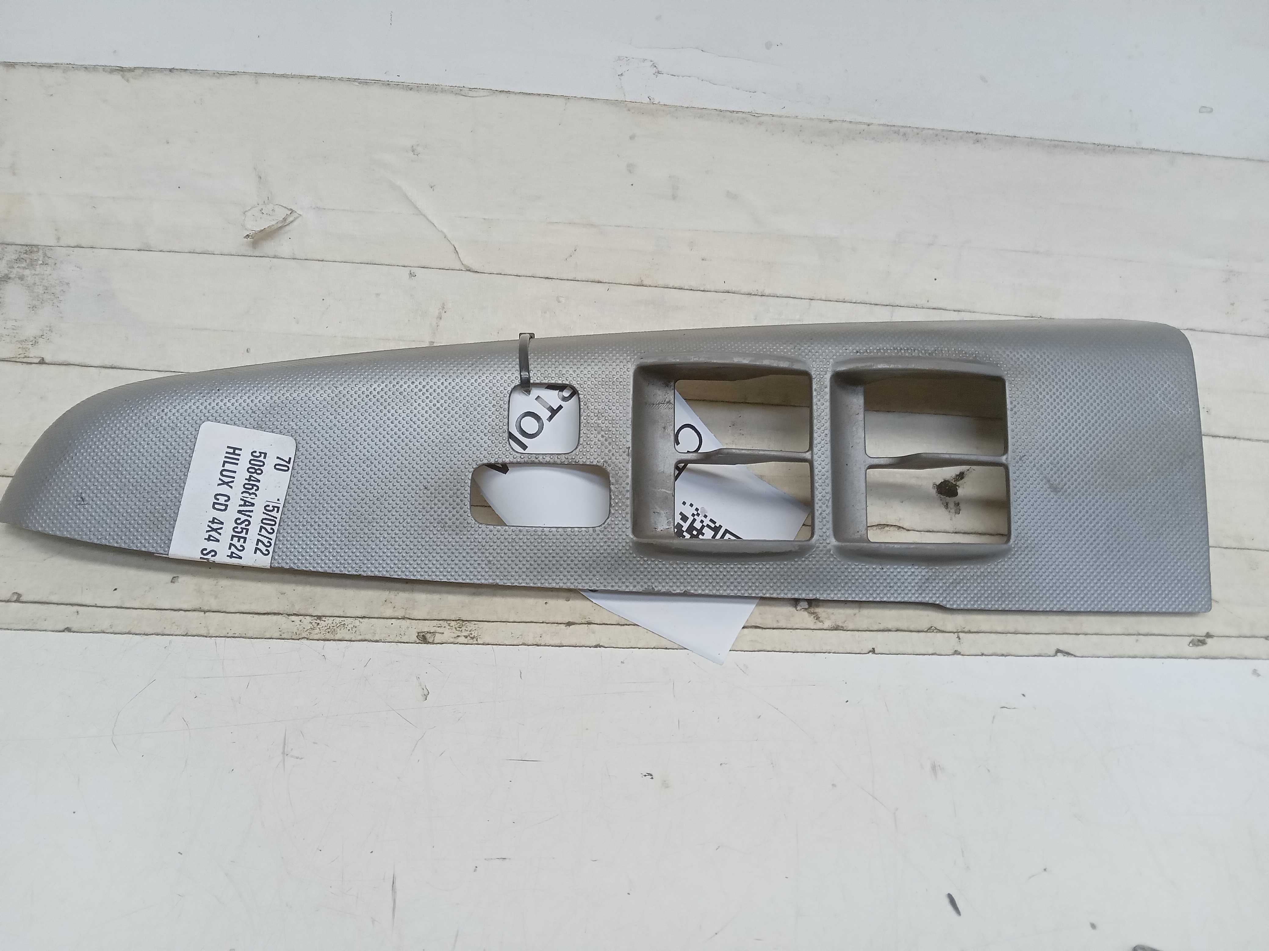 MOLDURA COMANDO BOTAO VIDRO DIANTEIRA LE HILUX 2012 2