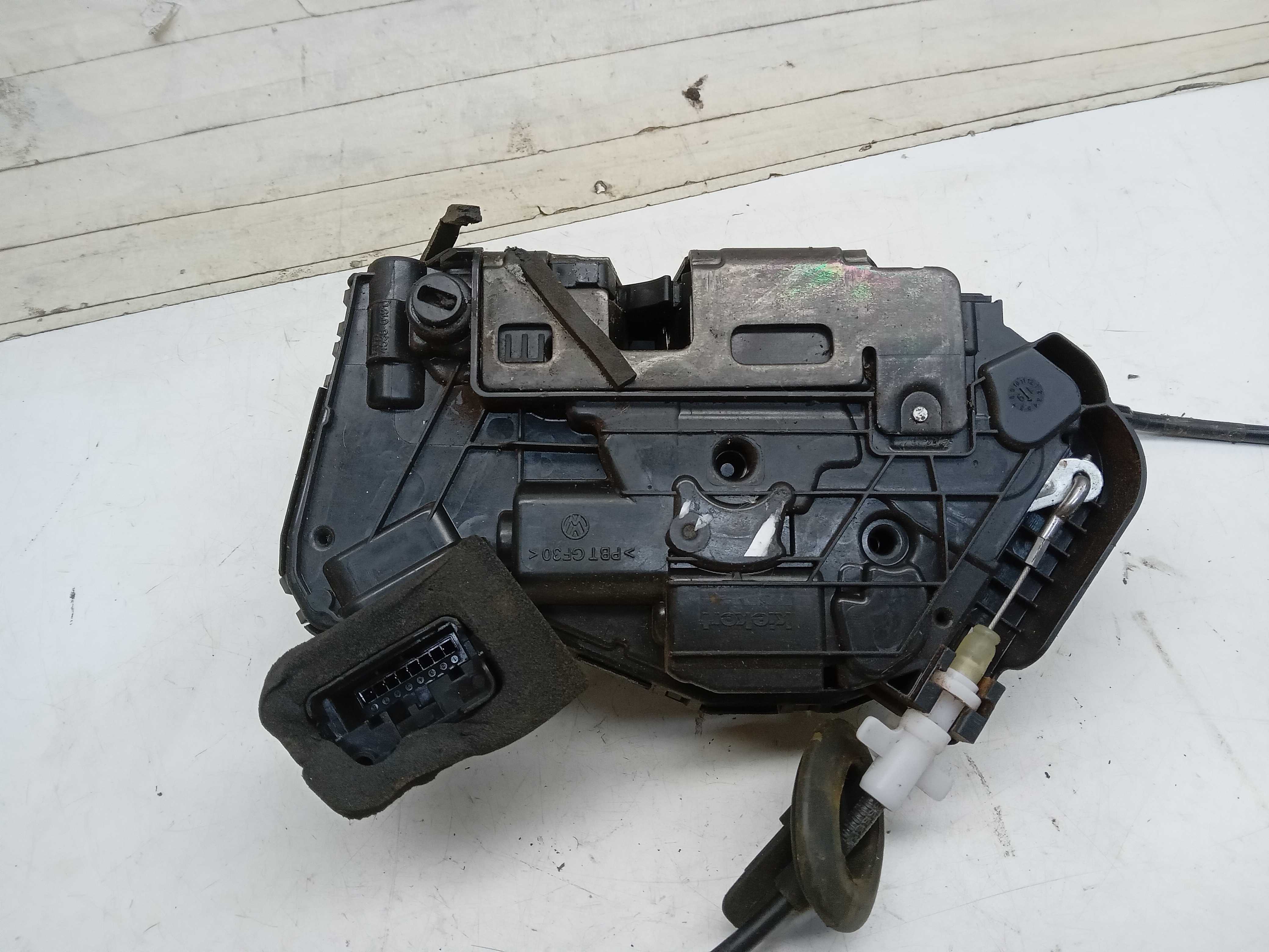 FECHADURA COM MAÇANETA EXTERNA PORTA TRASEIRA LD VW POLO 20