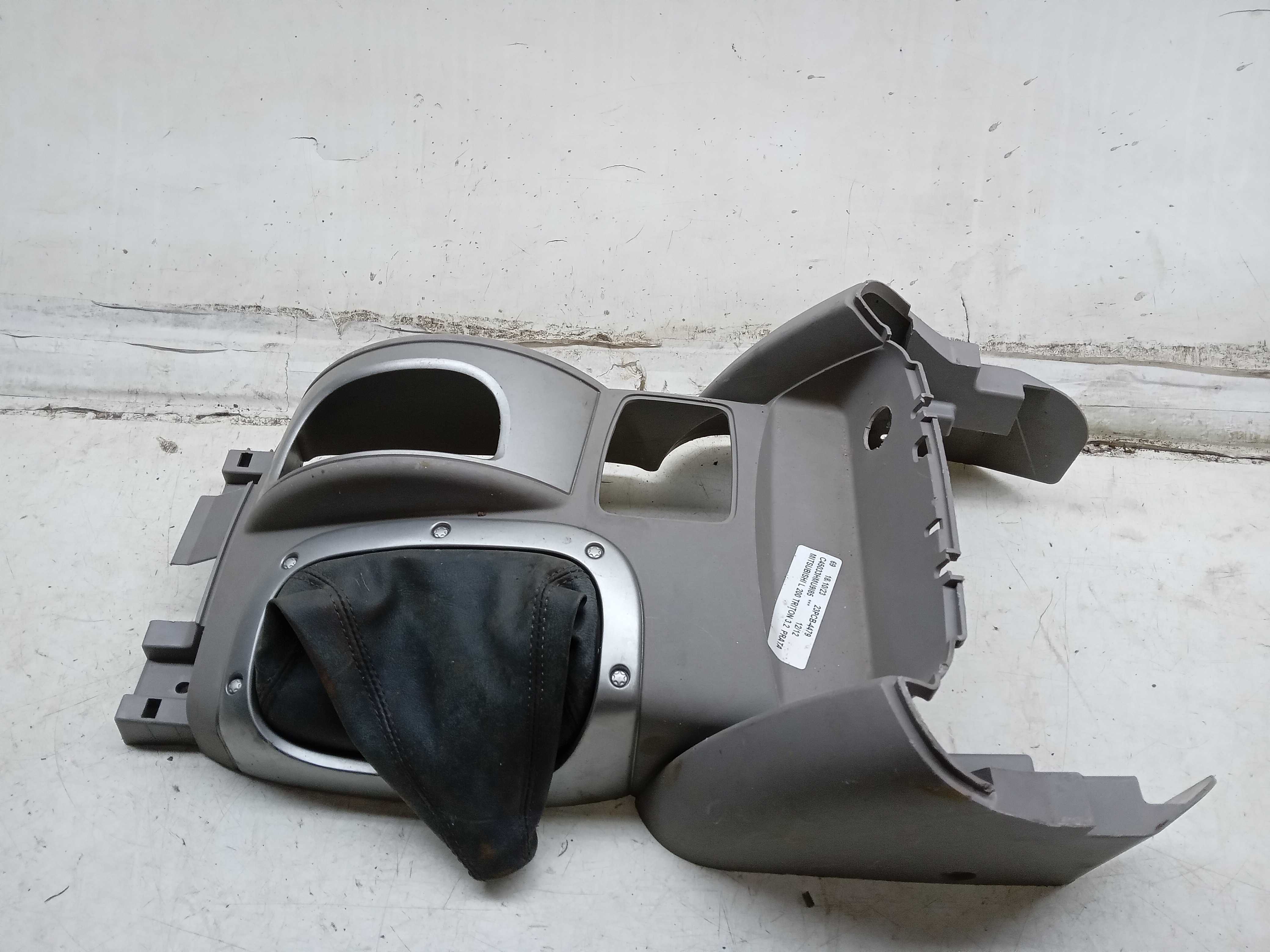 CONSOLE CENTRAL MITSUBISHI L200 2012 1