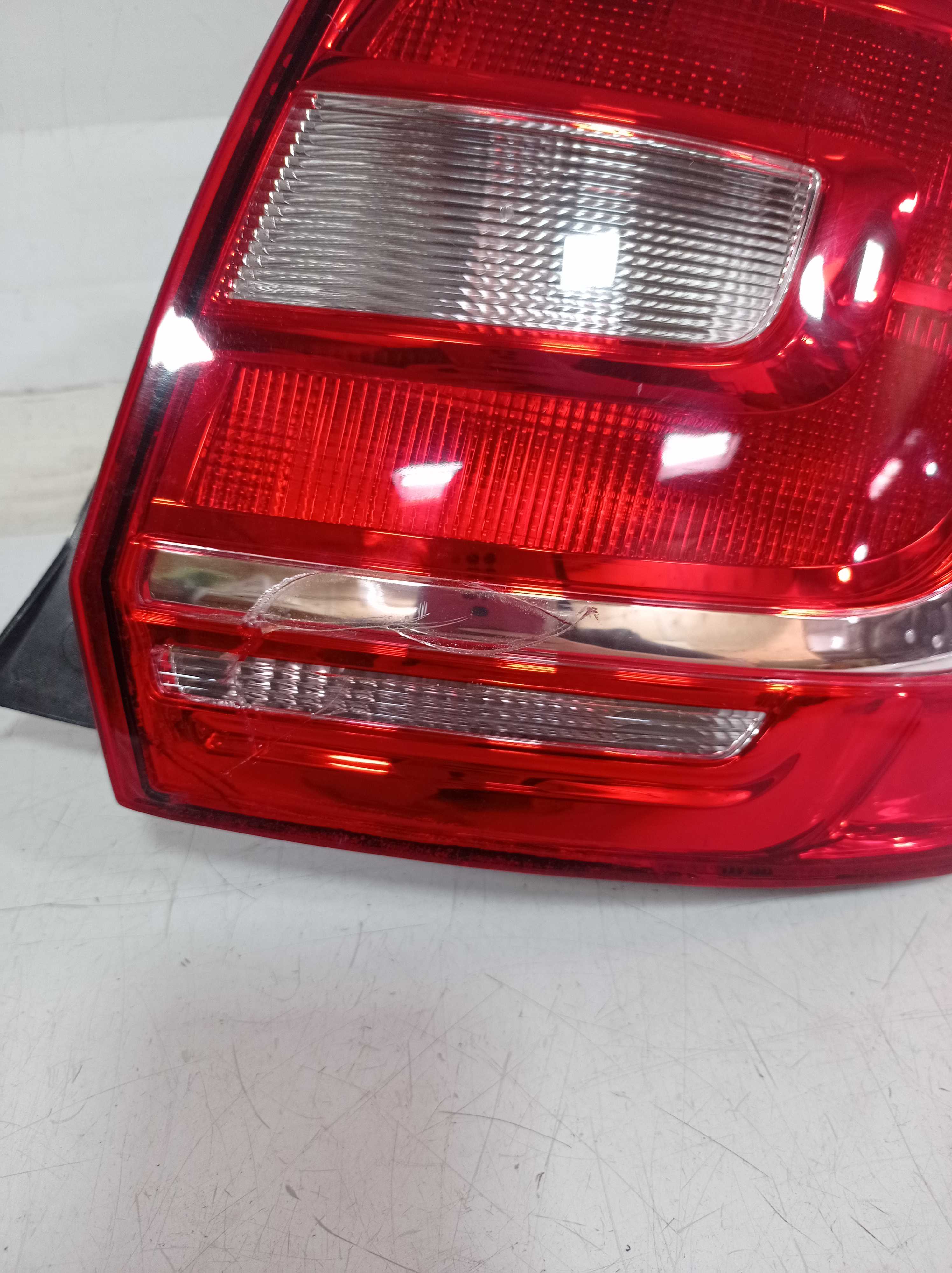 LANTERNA TRASEIRA DIREITA RENAULT SANDERO 2015 RECUPERADA 2