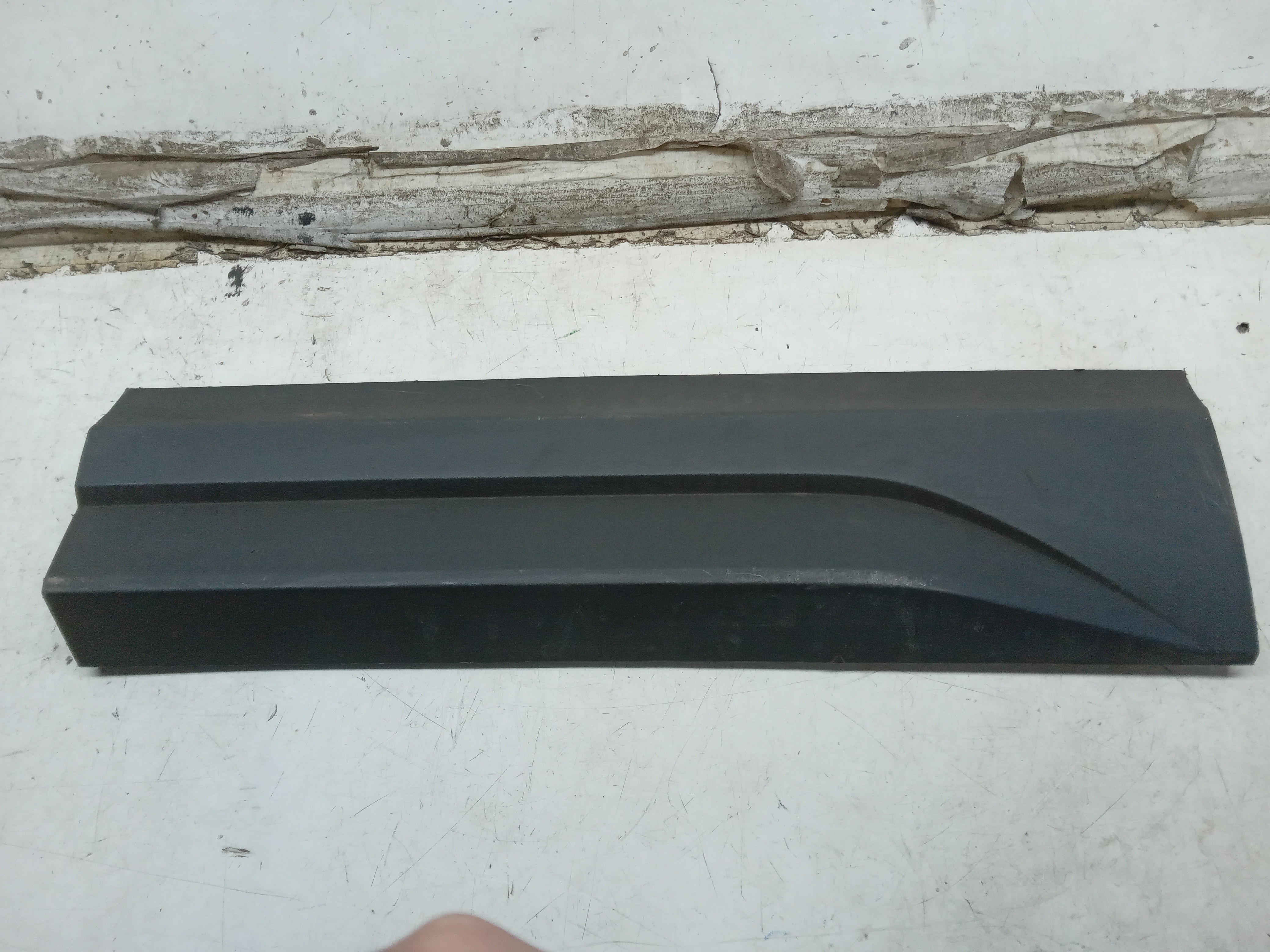 MOLDURA ACABAMENTO FRISO PORTA TRASEIRA LE AUDI Q3 2015 1