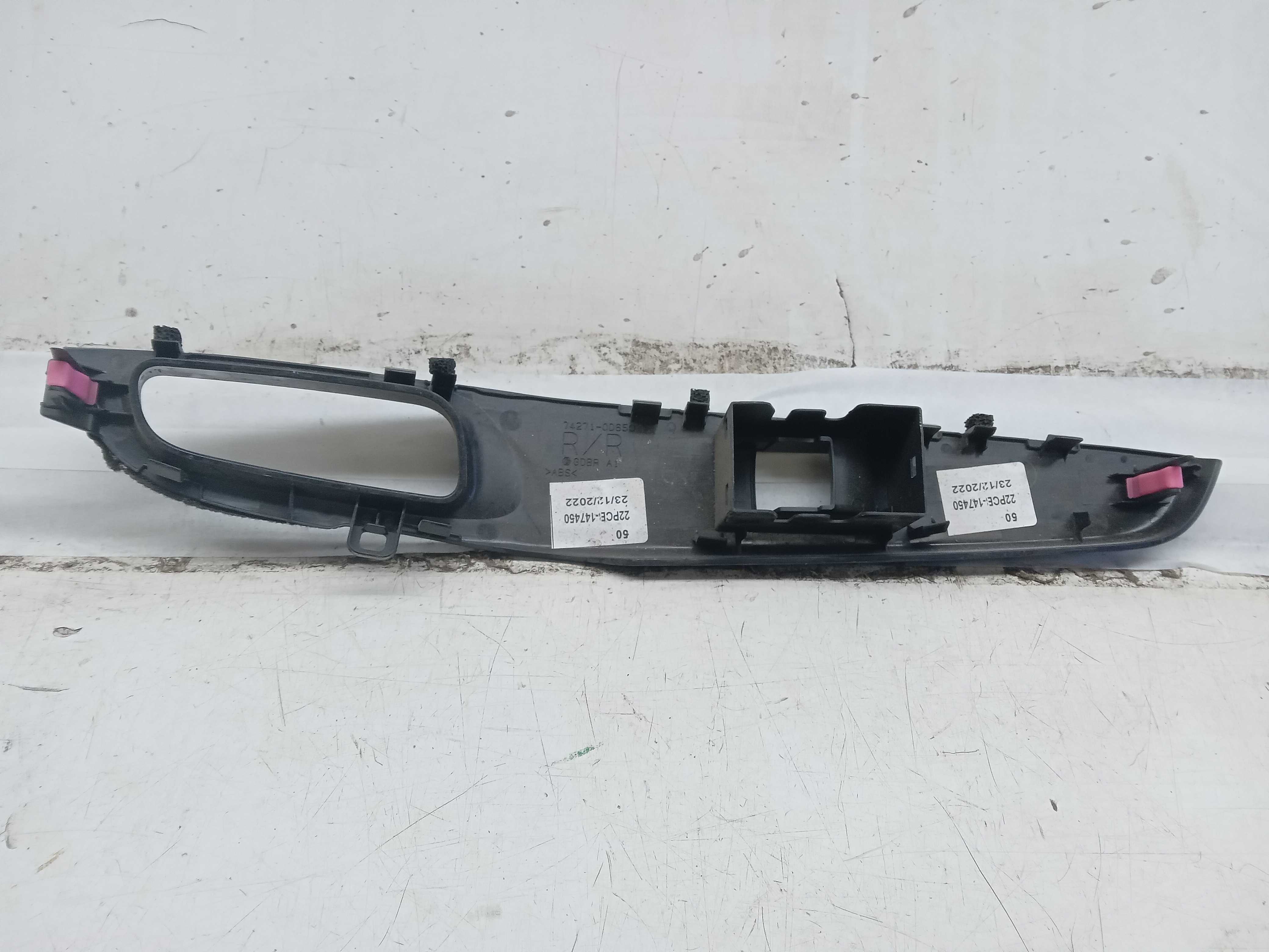 ACABAMENTO MOLDURA BOTÃO VIDRO DIANTEIRO LD TOYOTA YARIS 19 1