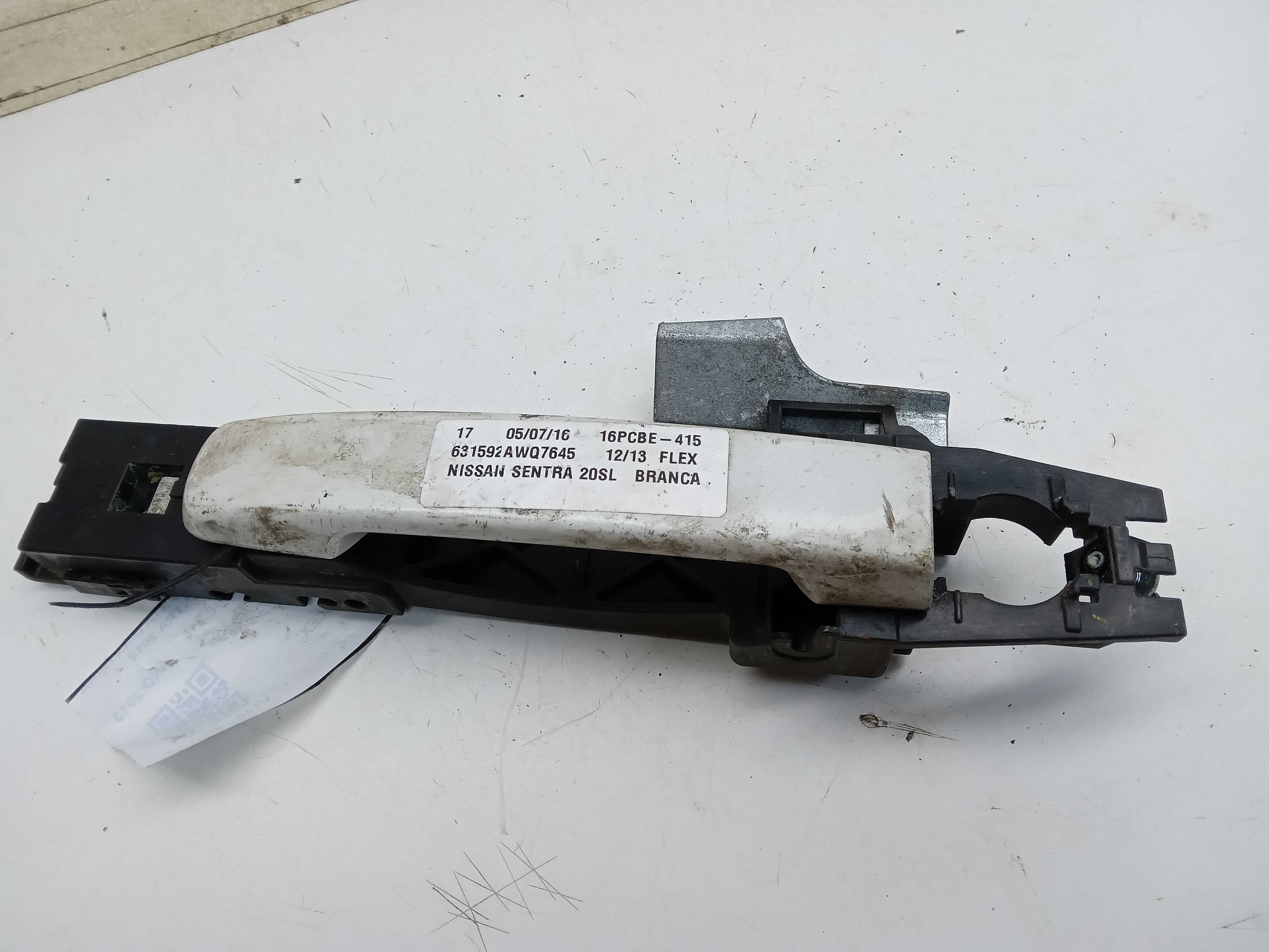 SUPORTE COM MAÇANETA PORTA DIANTEIRA LD NISSAN SENTRA 2013 1