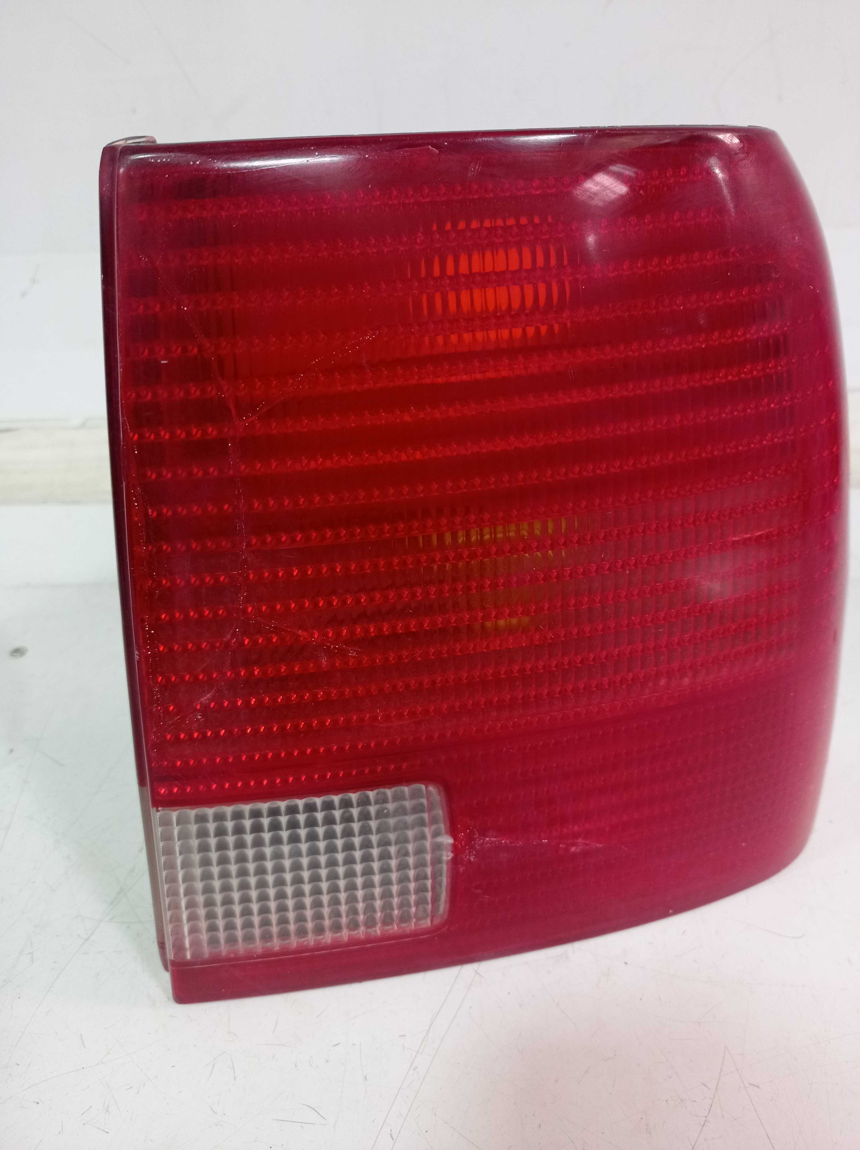 LANTERNA DIREITA VW PASSAT VARIANT 1997 A 2000 RECUPERADA 2